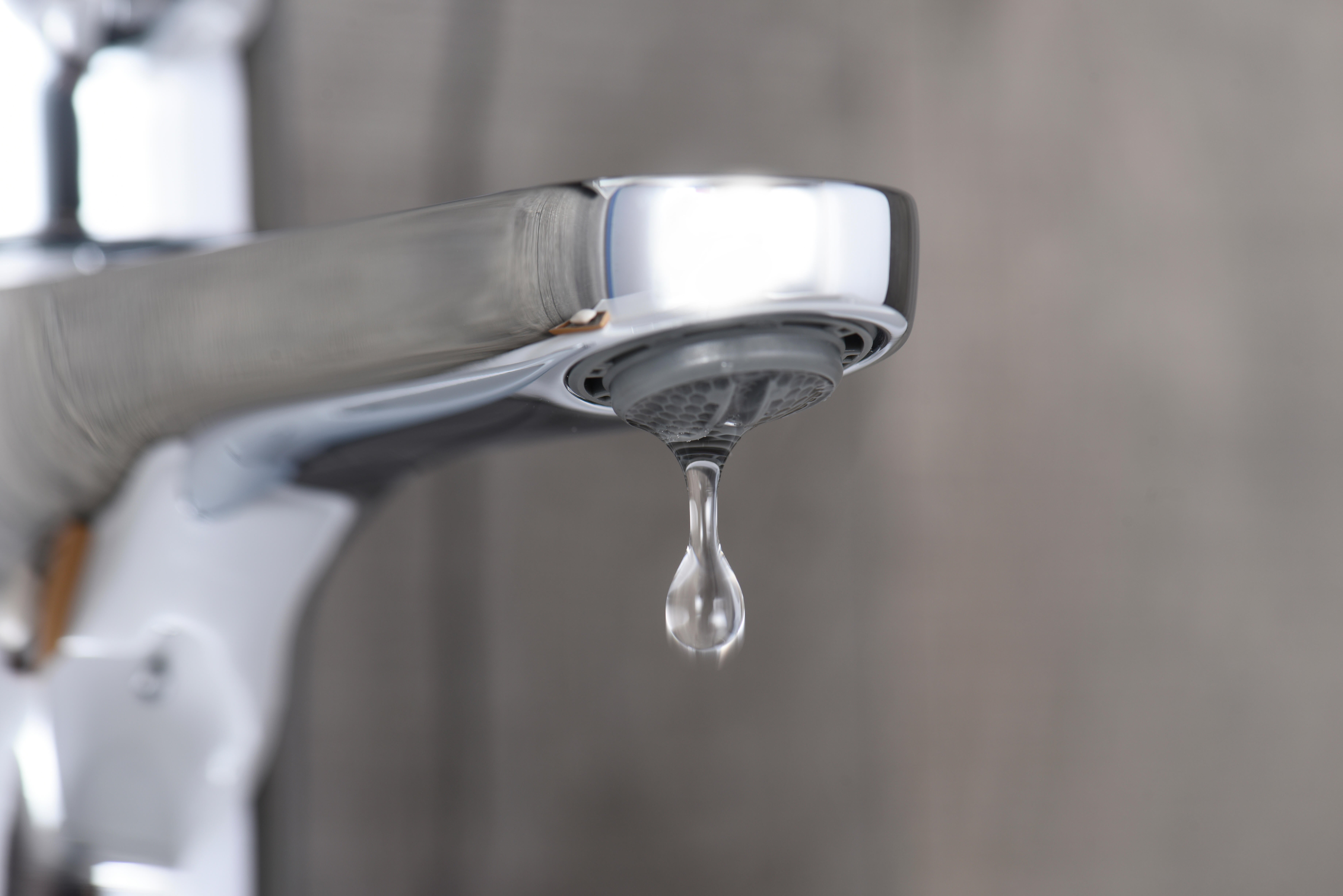 Grifo de lavabo ROCA Atis monomando cromo brillo. Apertura en frío. Antical. Latón - 9