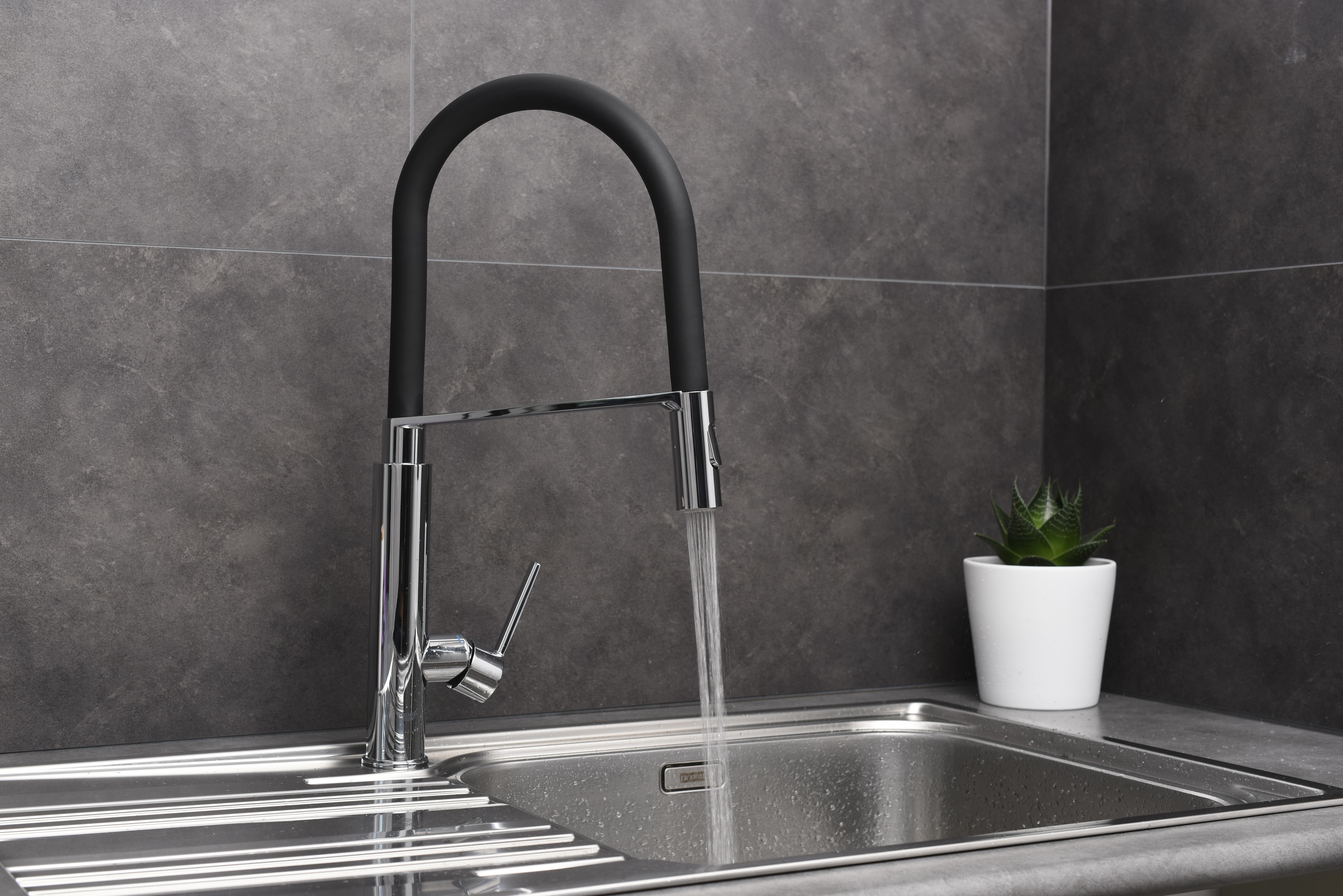 Rubinetto da cucina con doccetta a collo di cigno Feel argento nero cromato lucido GROHE - 4