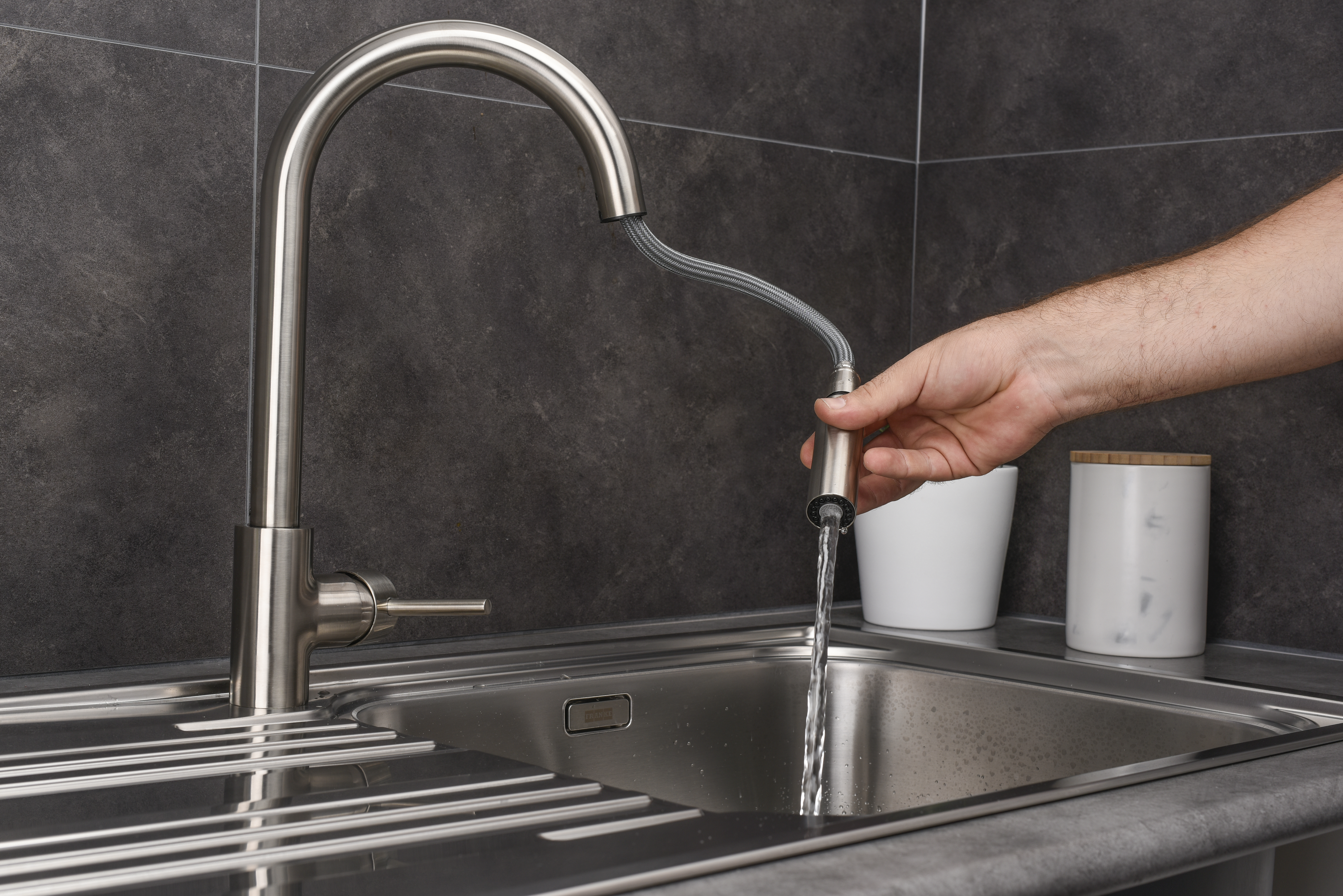 Rubinetto da cucina con doccetta a collo di cigno Lily nichel spazzolato opaco DELINIA - 21