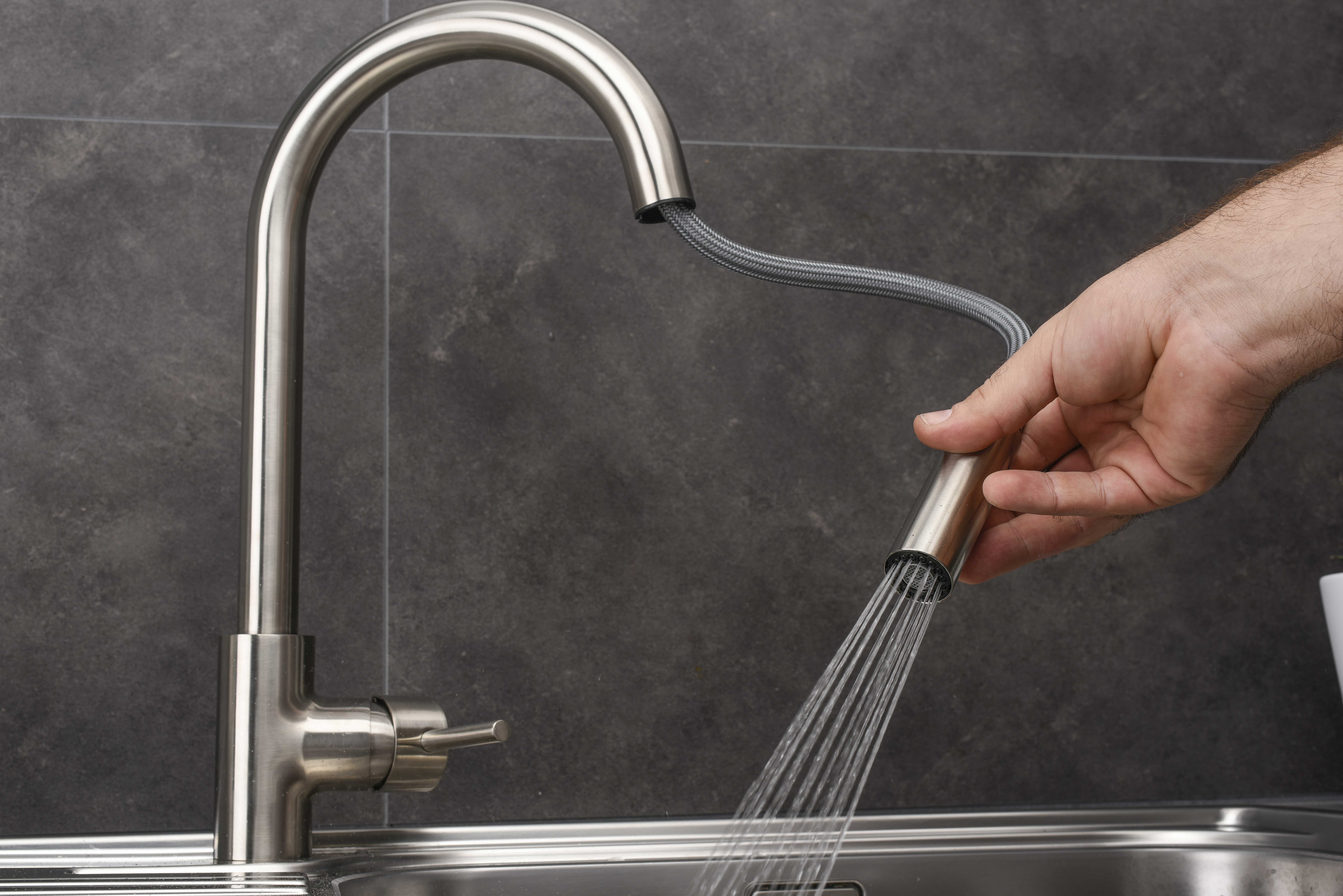 Rubinetto da cucina con doccetta a collo di cigno Lily nichel spazzolato opaco DELINIA - 15
