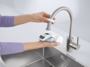 Comprar Sistema de ducha con filtración de agua + filtro Philips Water  Solutions · Philips Water Solutions · Hipercor
