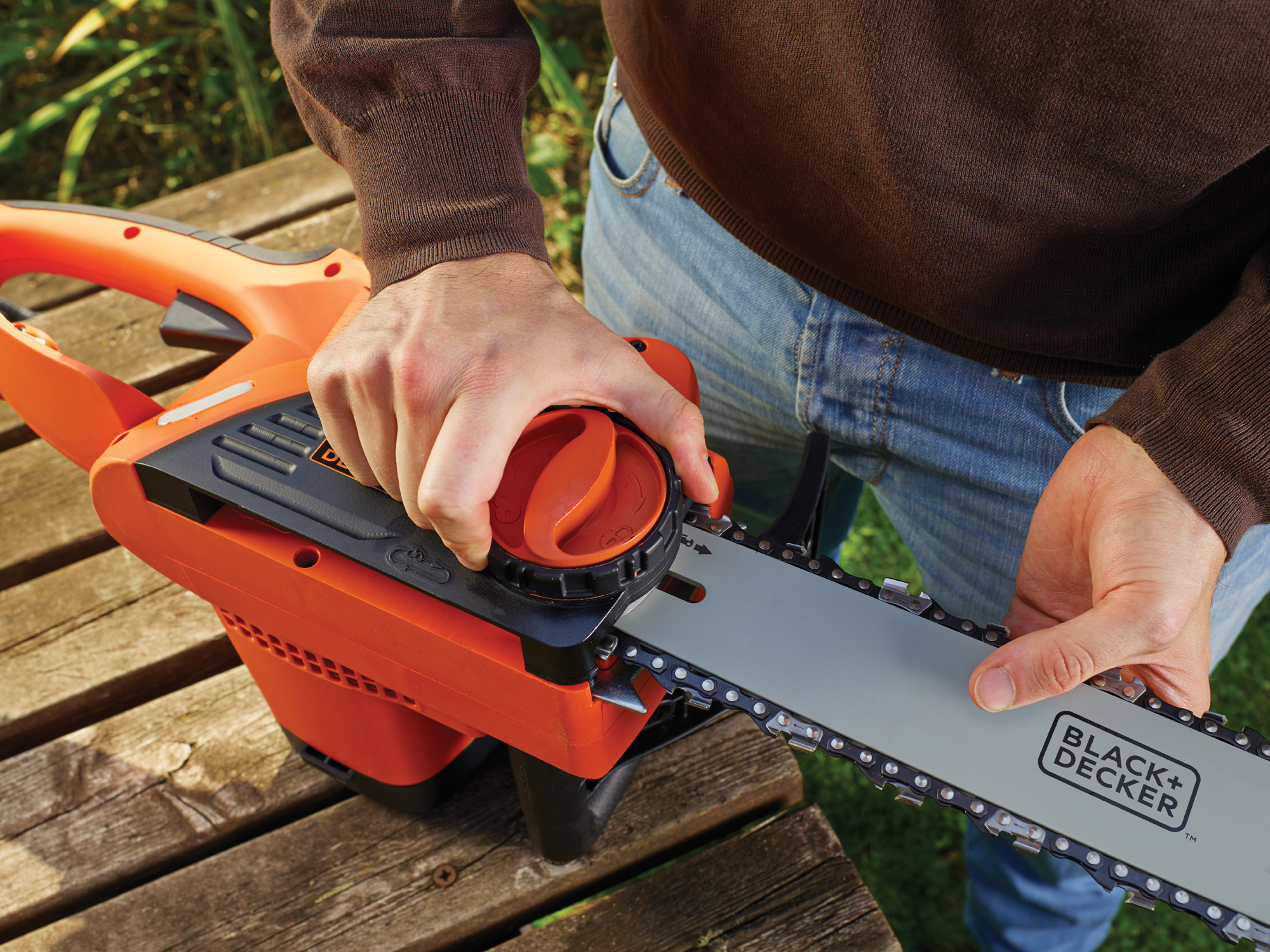 Motosierra eléctrica BLACK + DECKER CS2040-QS 2000W 40 cm largo espada - 4