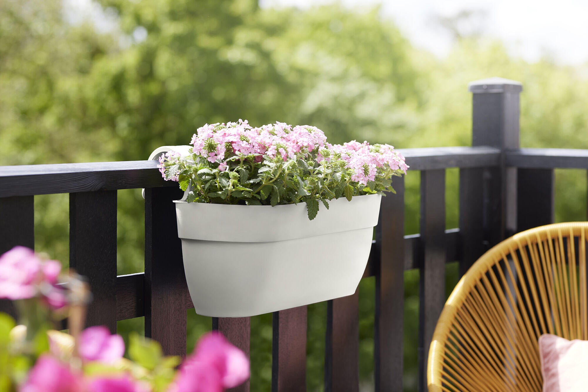 Jardinera con soporte Vibia de polipropileno blanco 24.1 cm - 8