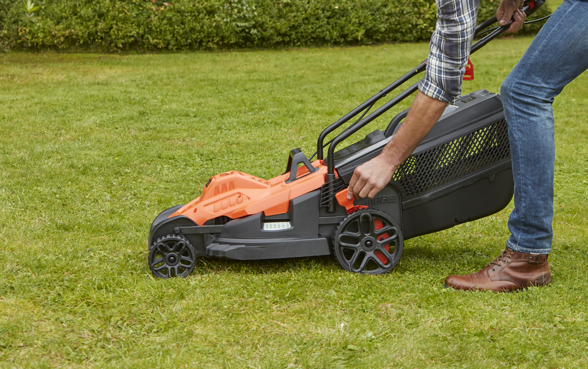 Corta-relva elétrico BLACK + DECKER BEMW471BH-QS - 12