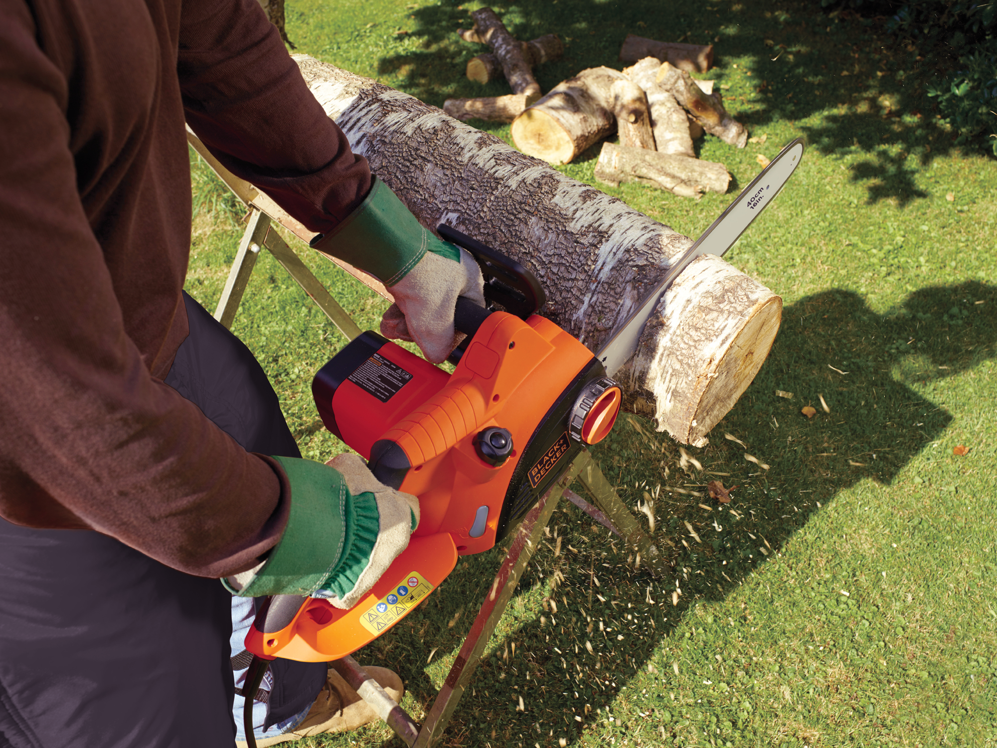 Motosierra eléctrica BLACK + DECKER CS2040-QS 2000W 40 cm largo espada - 2