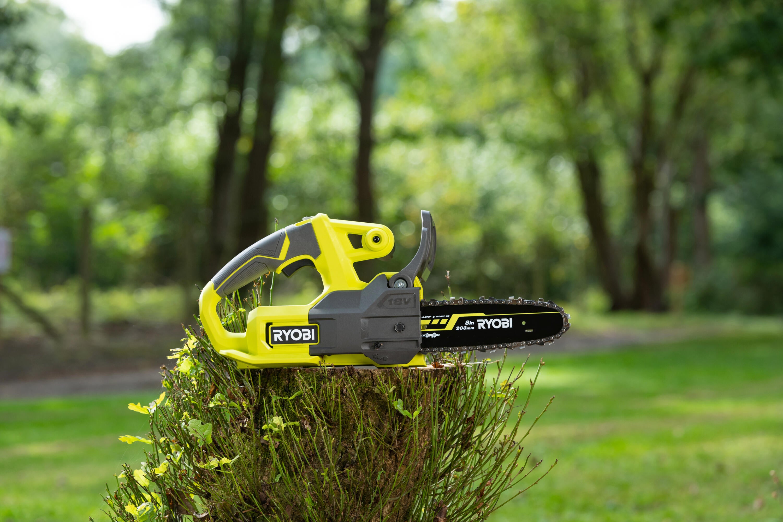 Motosega a batteria RYOBI compatta 18V barra da 20 cm, batteria non inclusa - 2