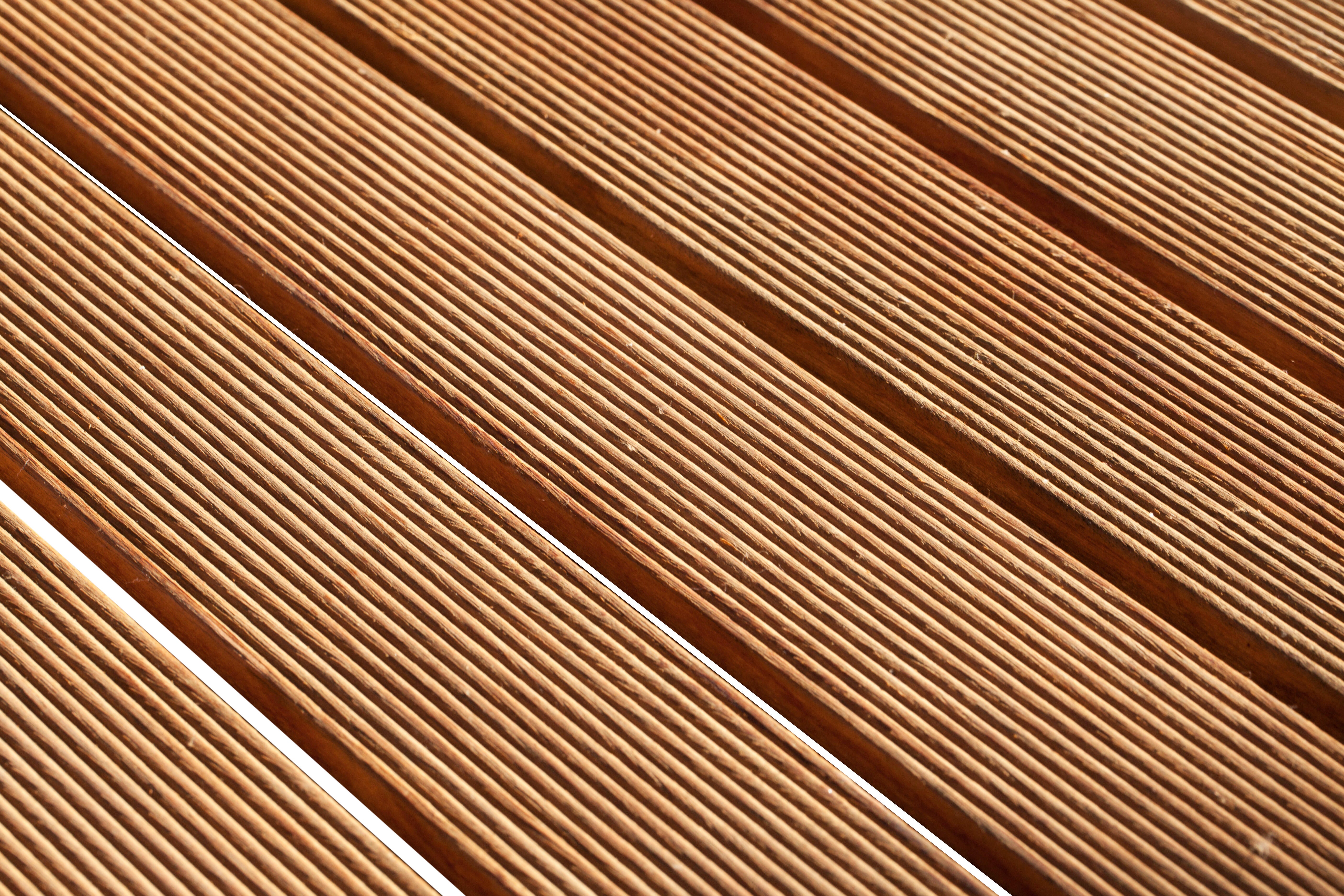 Set di 16 piastrelle in legno sintetico marrone ad incastro | Leroy Merlin