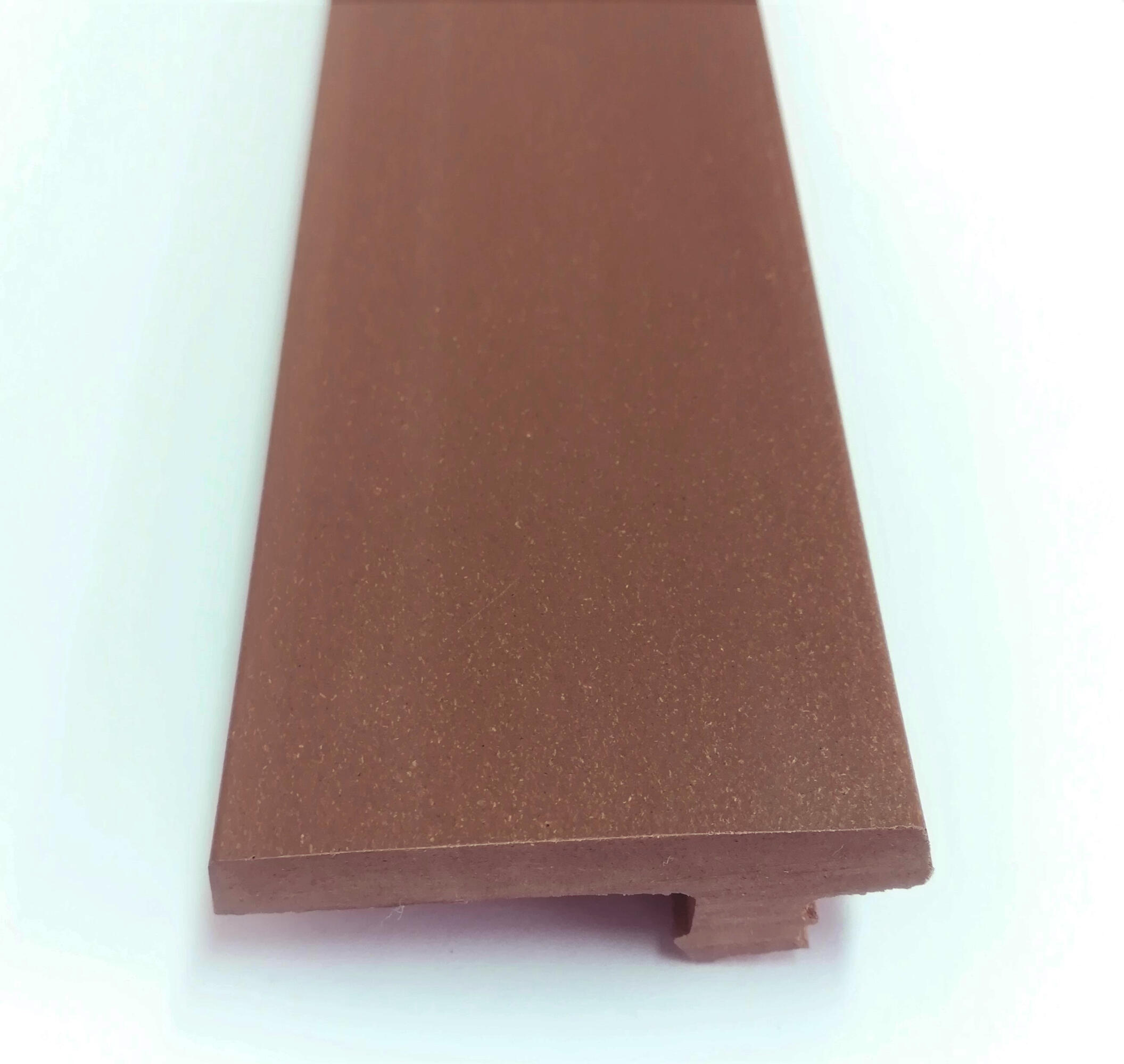 Remate lateral de composite red wood 230x0,8x4,6 cm