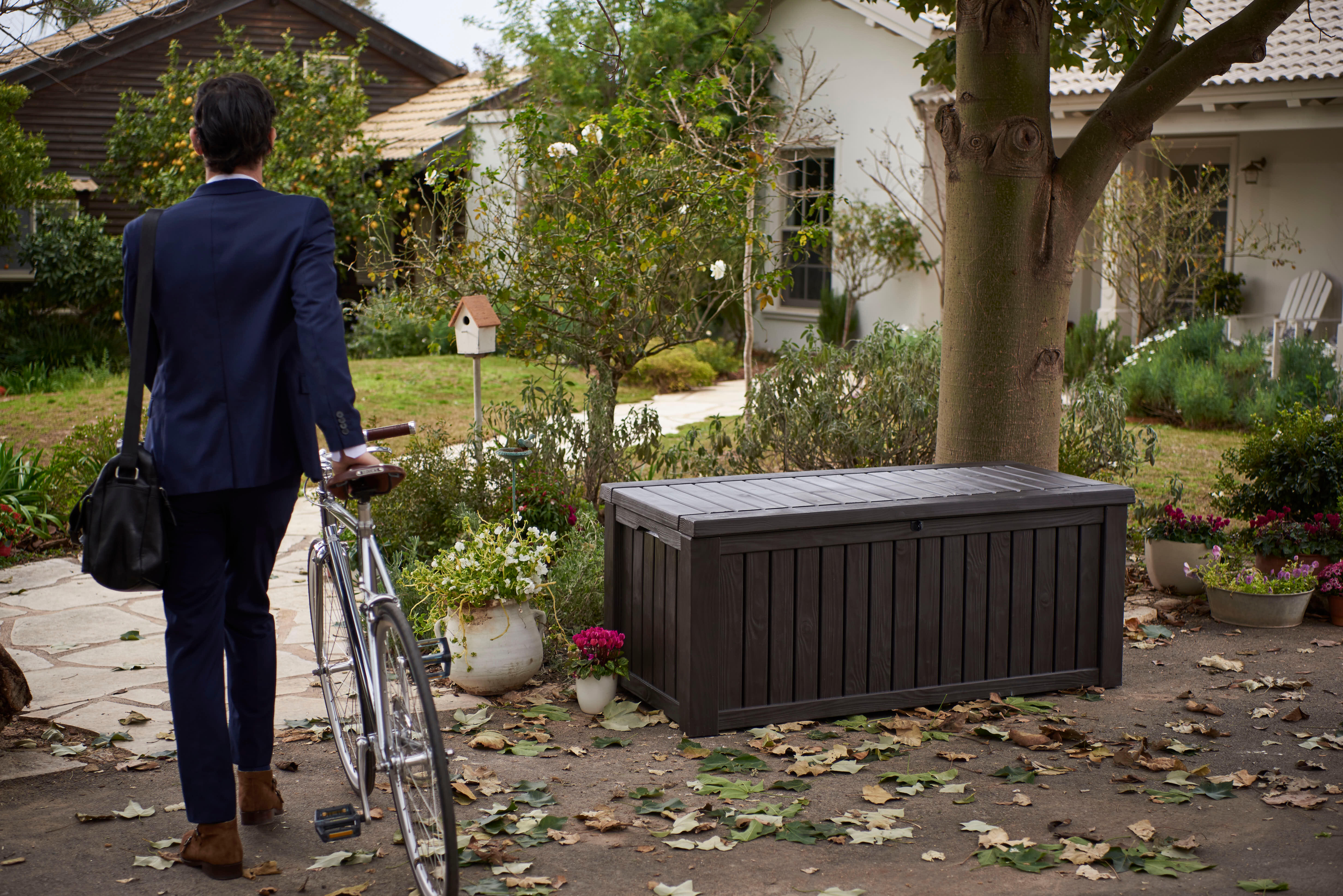 Arcón de resina para exterior KETER ROCKWOOD 72.4 x 64.4 x 72.4 cm y capacidad de 570 L - 13