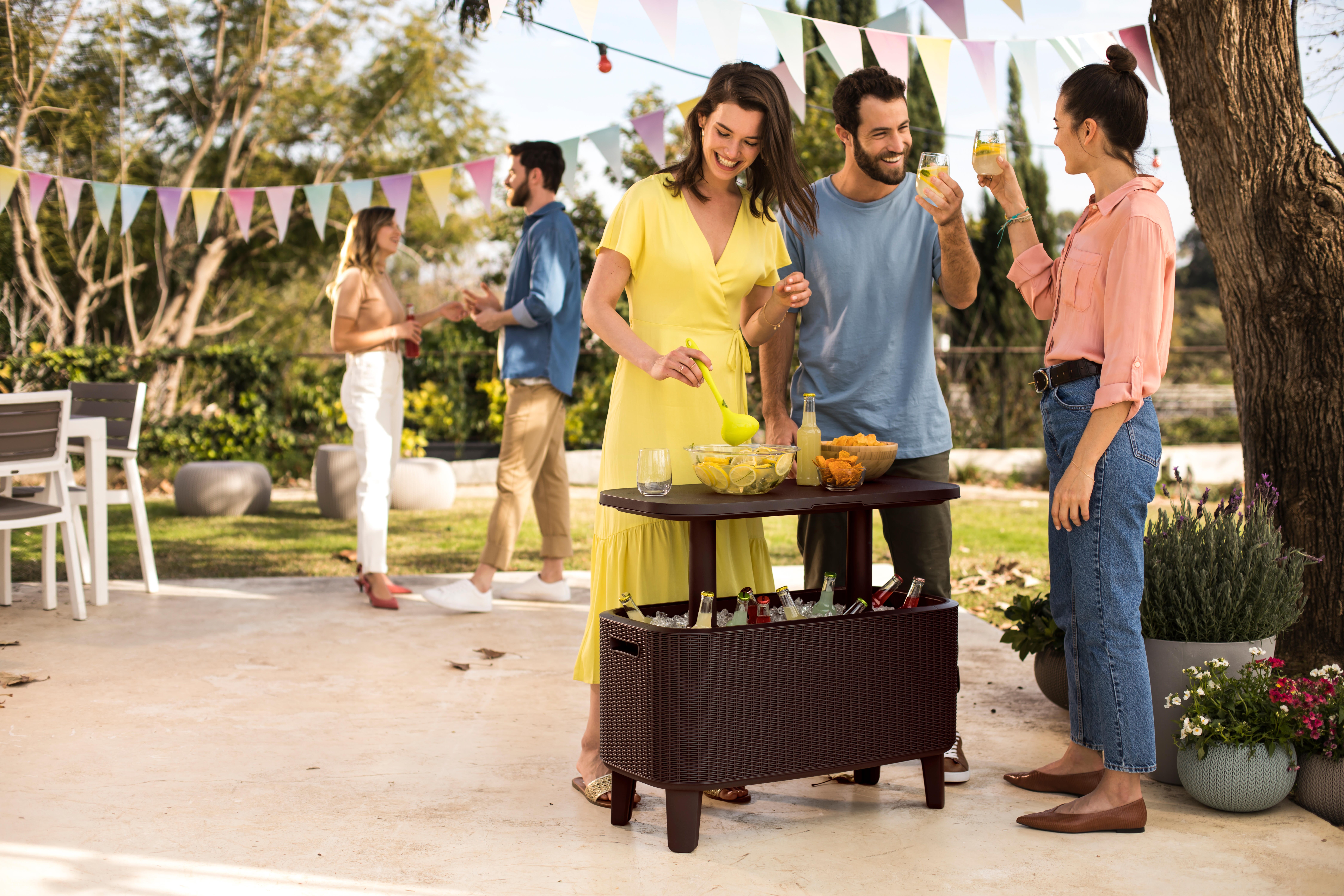 Mesa e baú de resina KETER NEVERA BEVY BAR 60L 50-74X83,5X40CM - 3