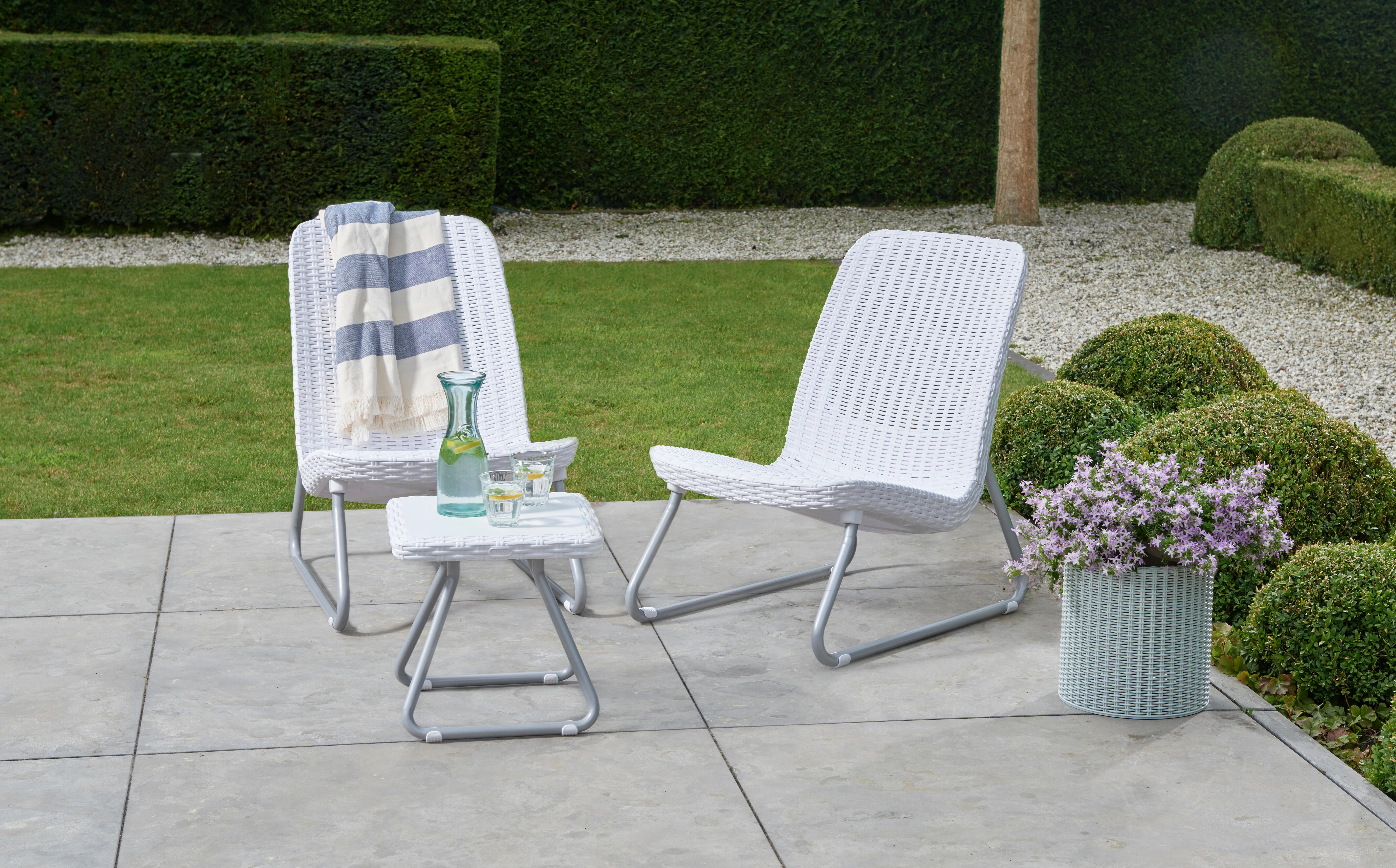 Conjunto relax jardim resina mesa e 2 cadeiras branco Rio Keter - 6