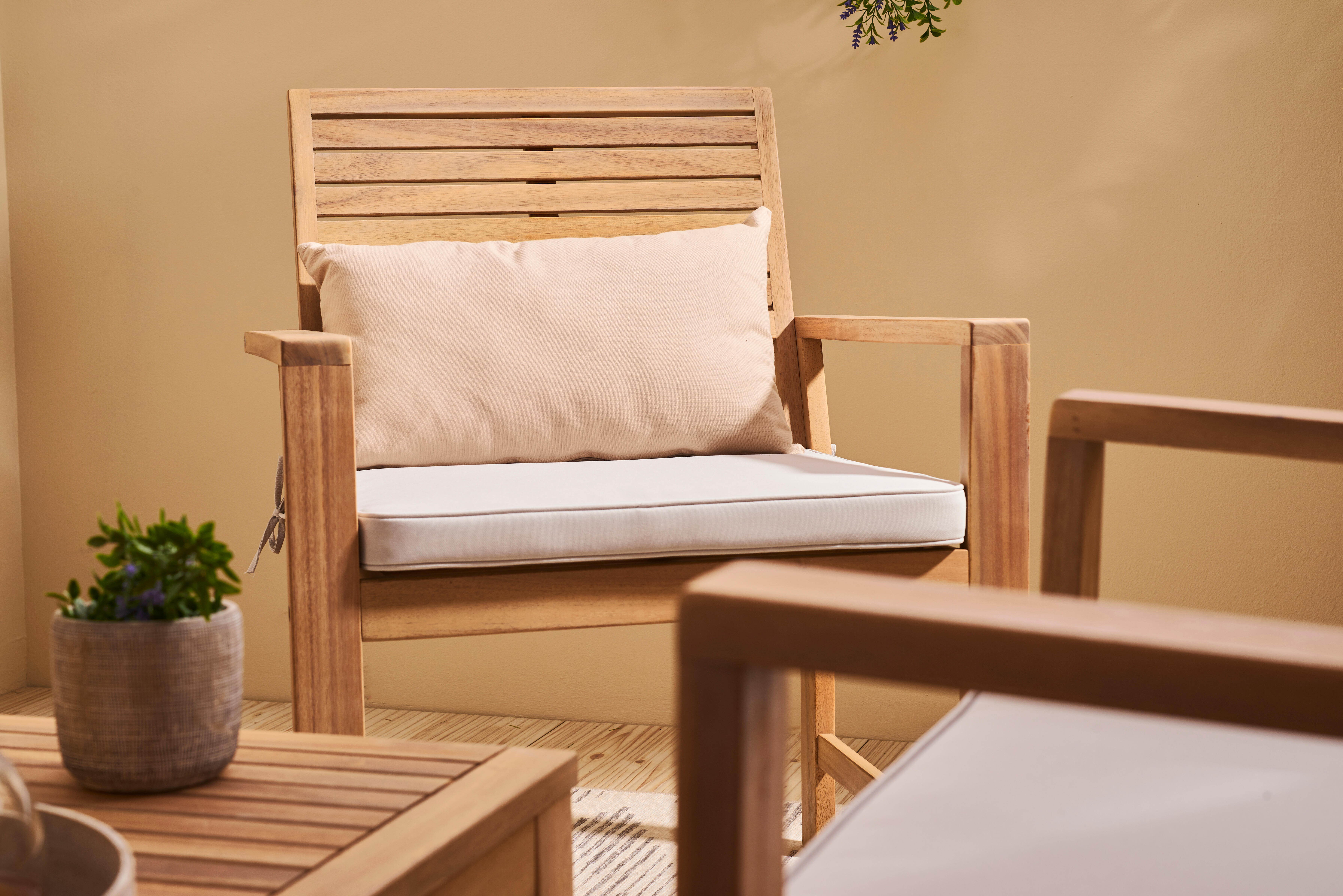 Set tavolo e sedie Solis NATERIAL in acacia marrone per 4 persone - 2