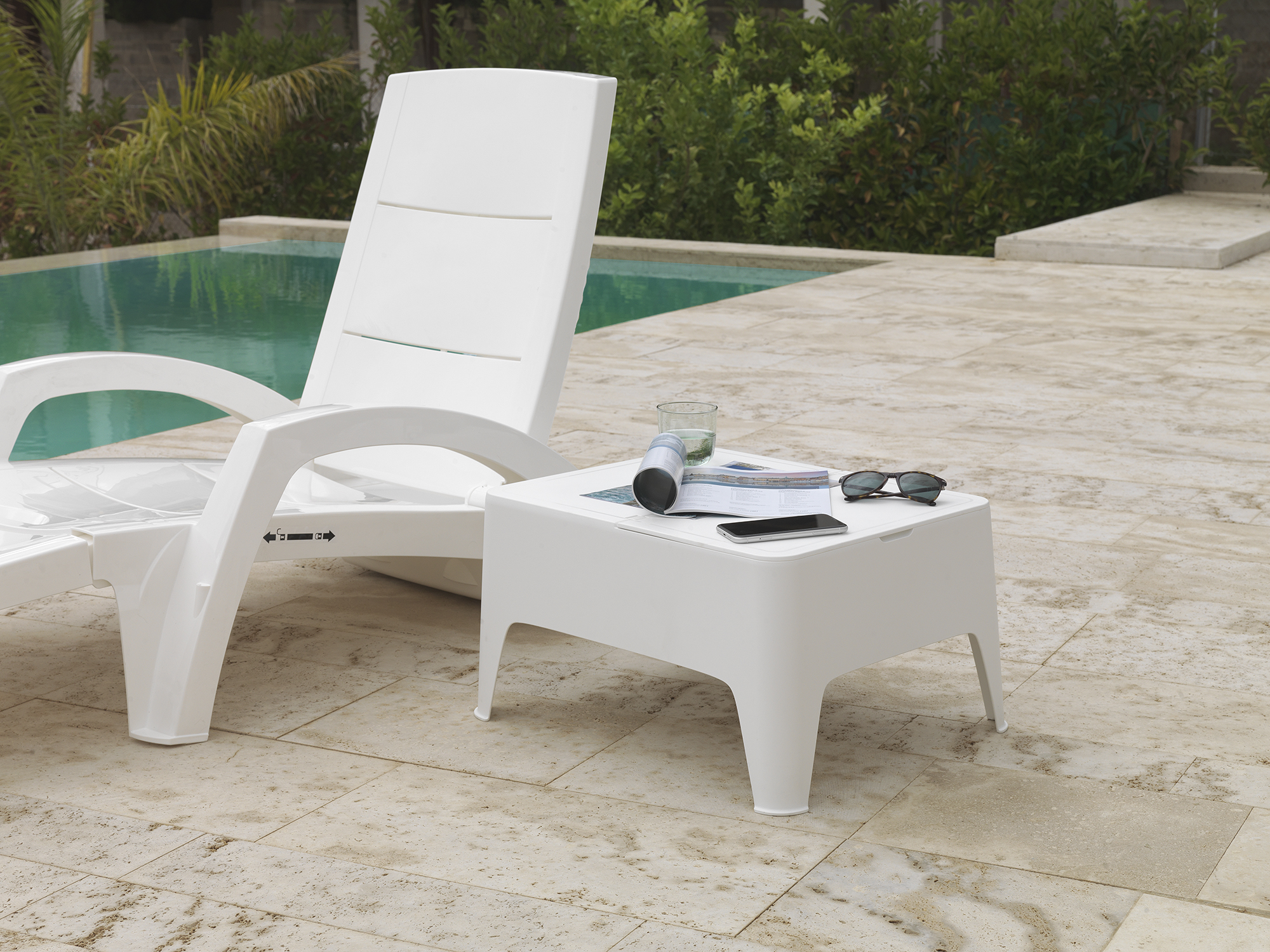 Mesa auxiliar de jardín de polipropileno Alaska blanco de 58x30x58 cm - 2