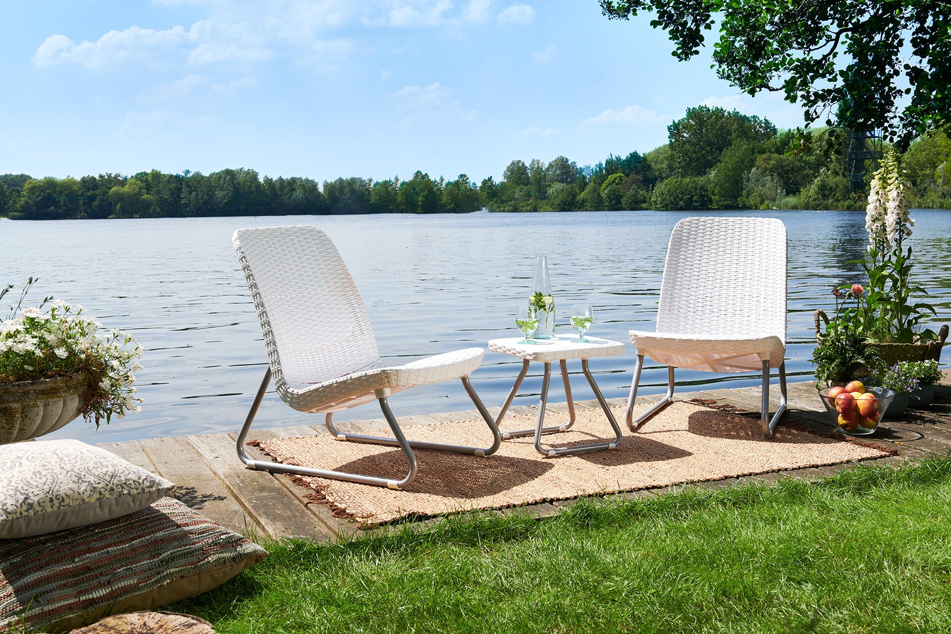 Conjunto relax jardim resina mesa e 2 cadeiras branco Rio Keter - 3