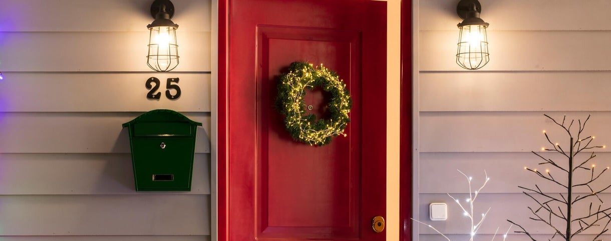 Puertas navideñas: ideas para decorarlas estilo | Leroy
