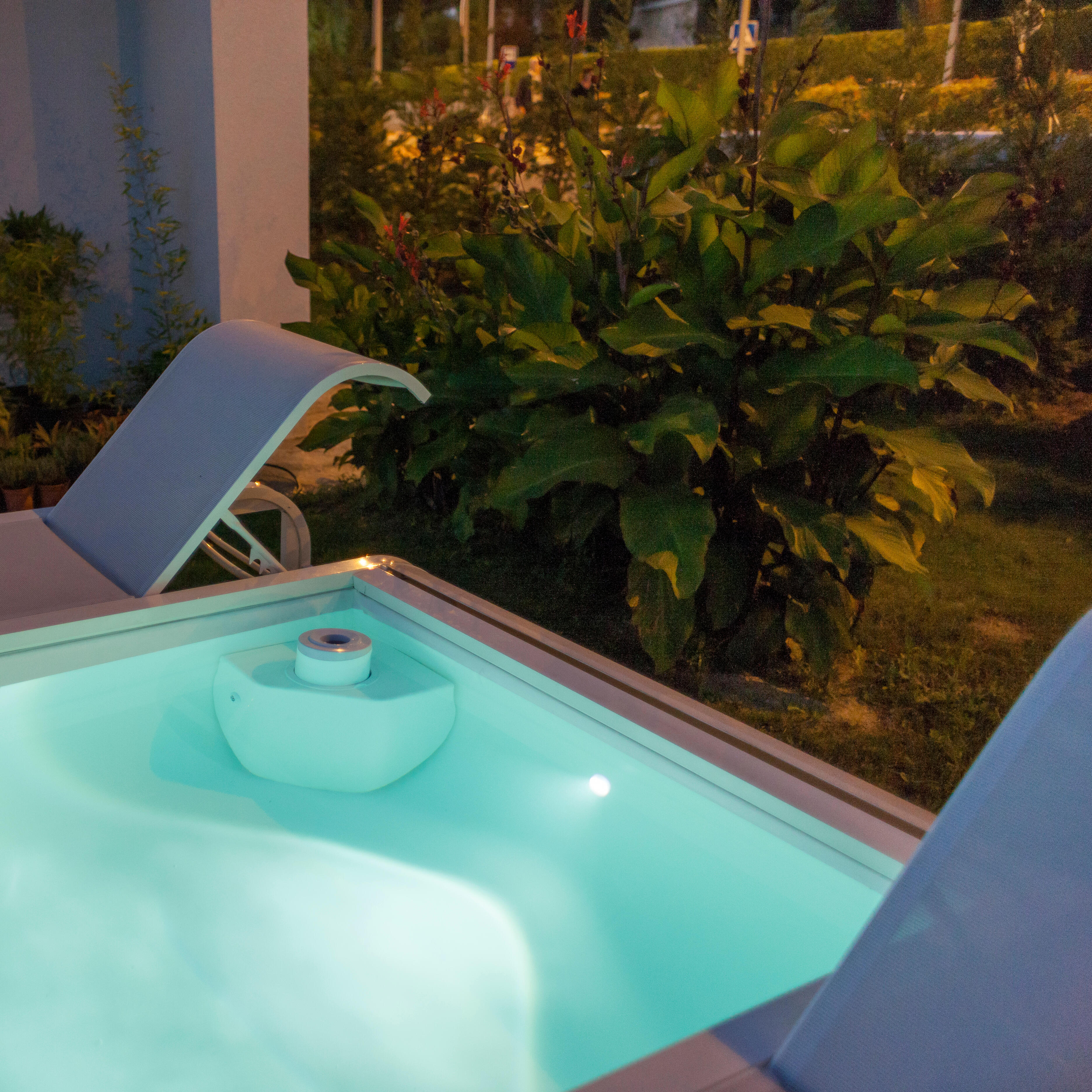 Piscina elevada de acero blanco rectangular 2.82x2.19x0.6 m con depuradora de cartucho GRE - 17