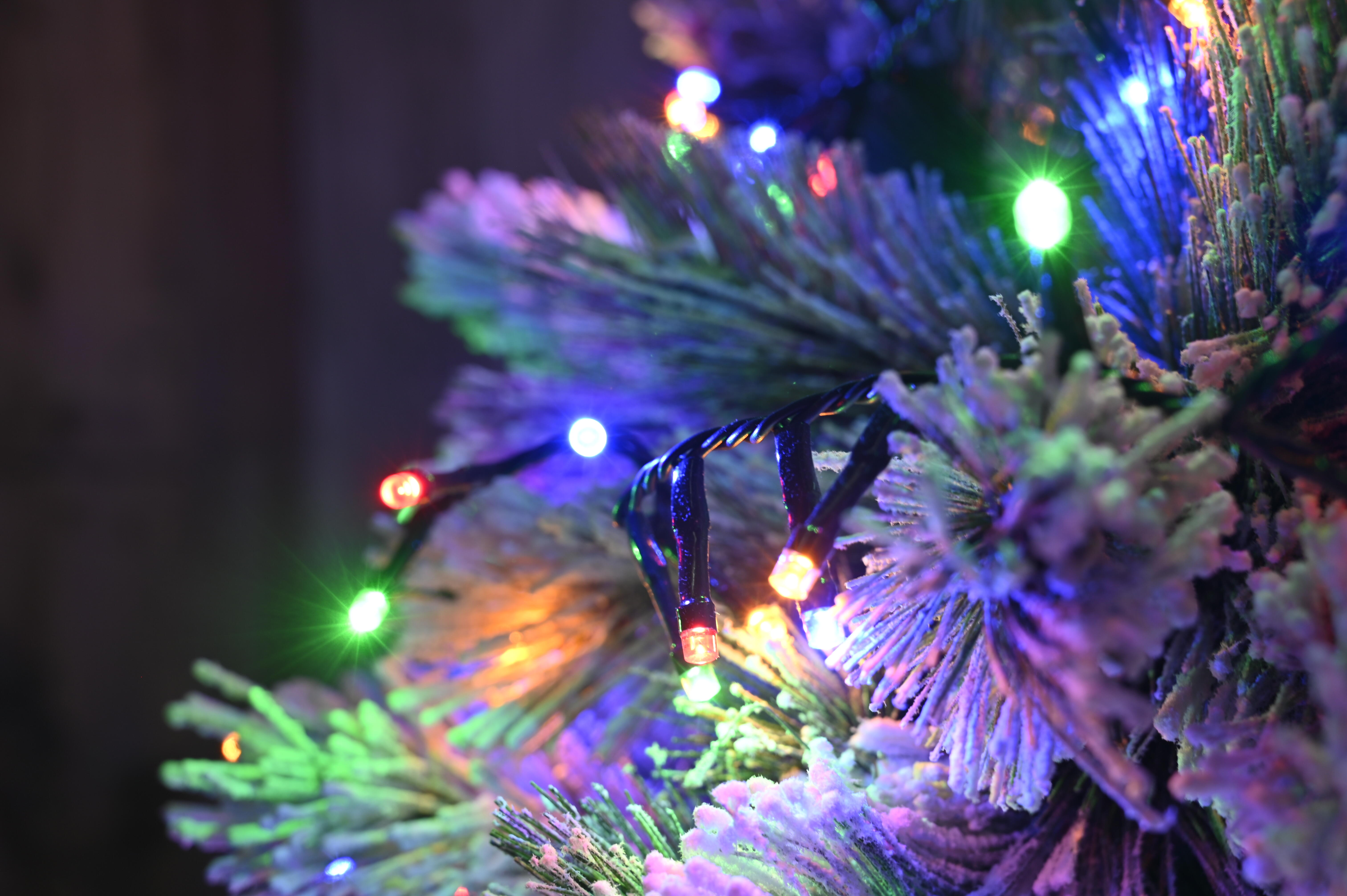 Guirnalda iluminada para árbol de 180 cm con 500 bombillas LED multicolor de 16.00 metros de iluminación para exterior con transformador - 4