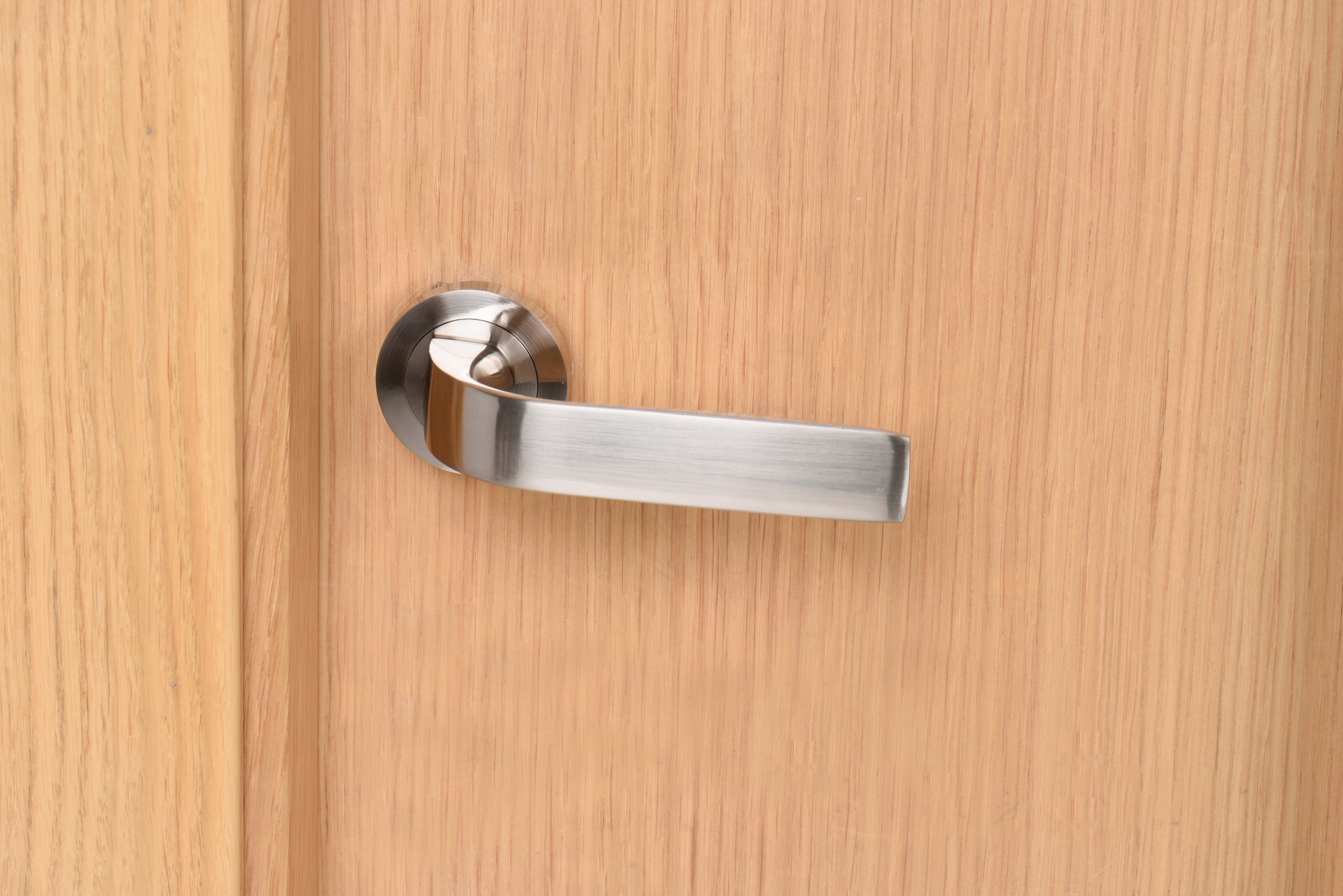 Juego de manilla con roseta Budapest de aluminio satinado - 2