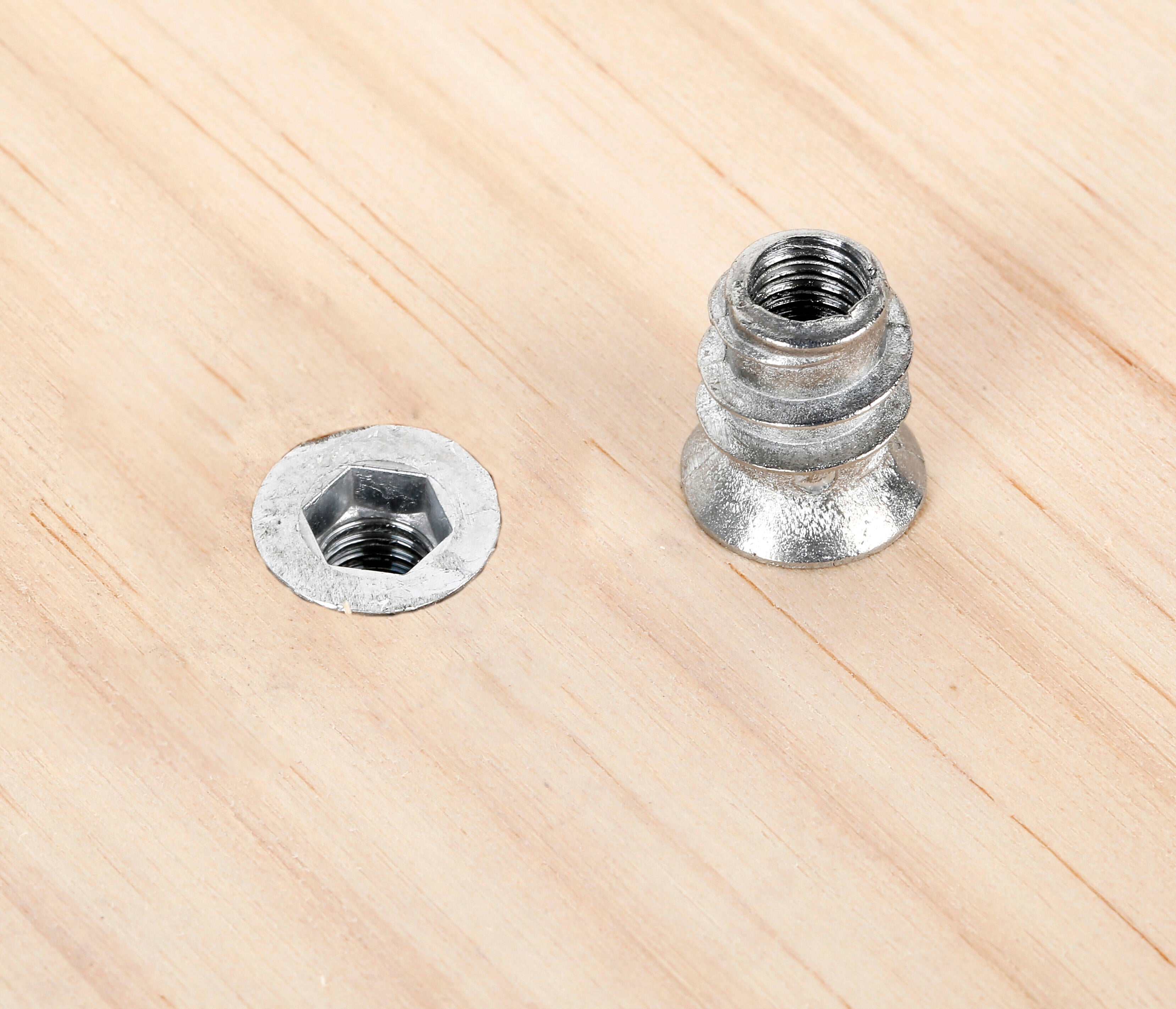 4 Tuerca embutir 12x12mm M6 - 3