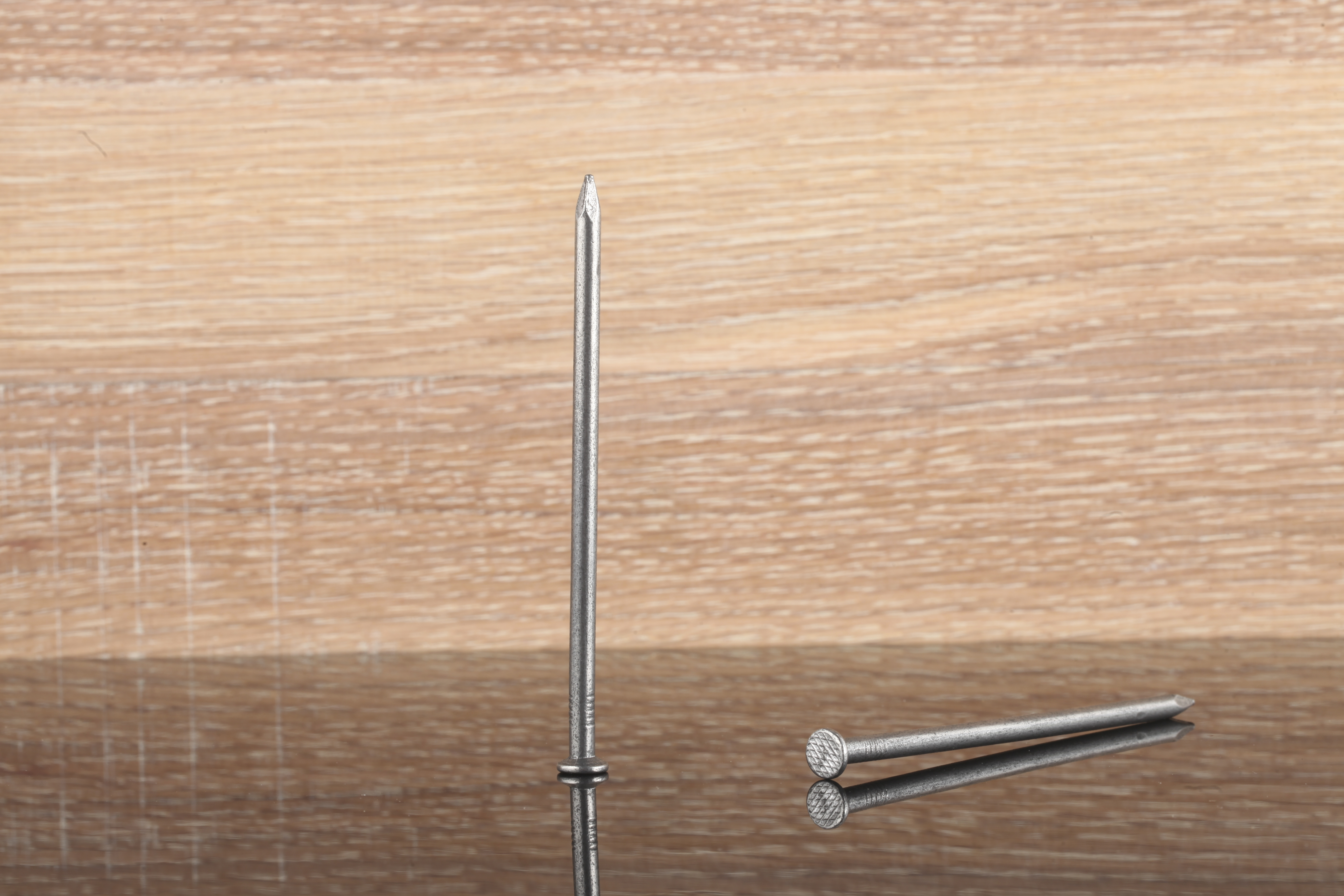 Pack 100 clavos  de cabeza plana de acero de 4,4x100 mm - 5