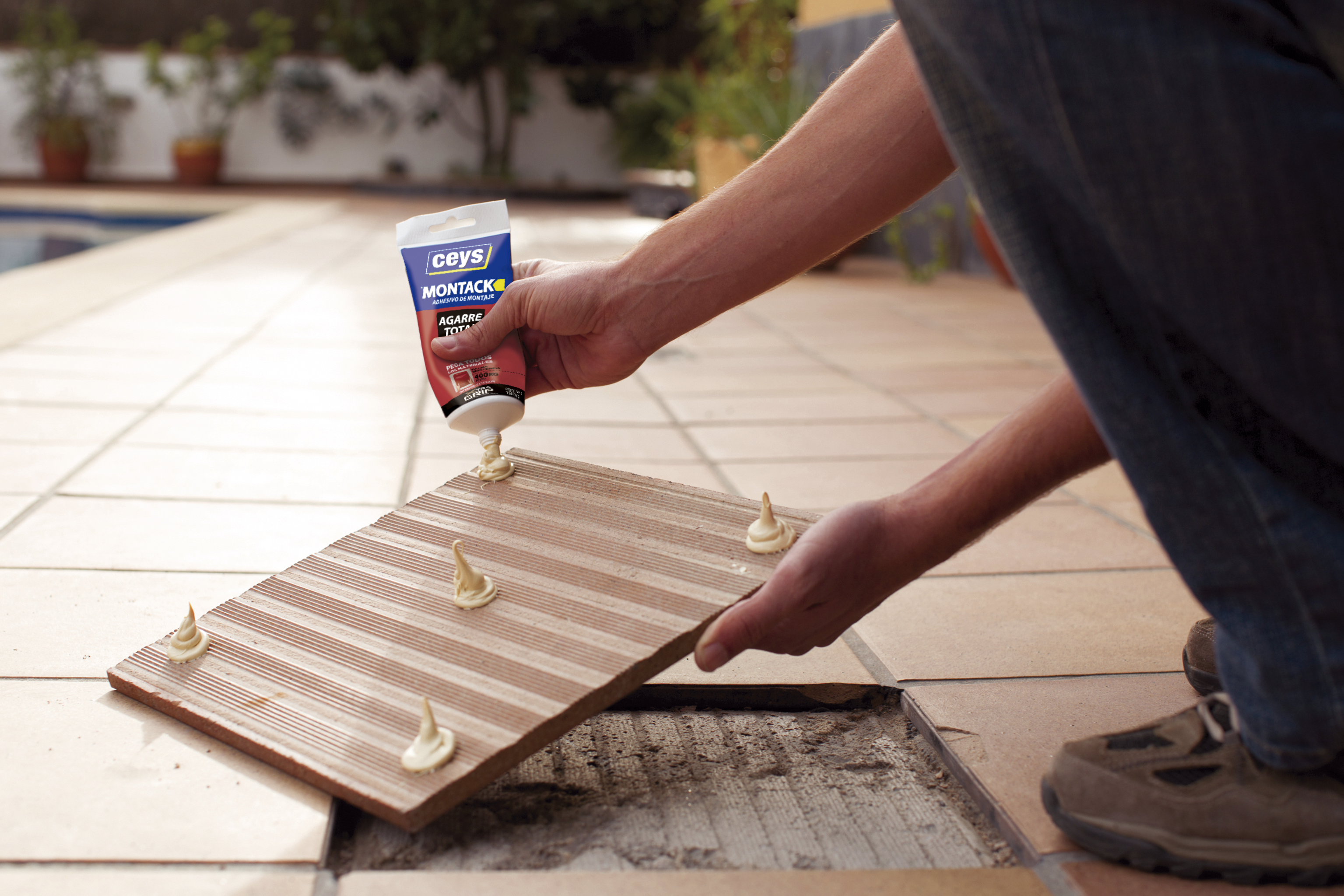 Adhesivo de montaje CEYS Montack Express Plus 190 gr blanco para mármol, ladrillo, cerámica, resiste al agua y a las torsiones. Para fijar un material a una superficie. - 4