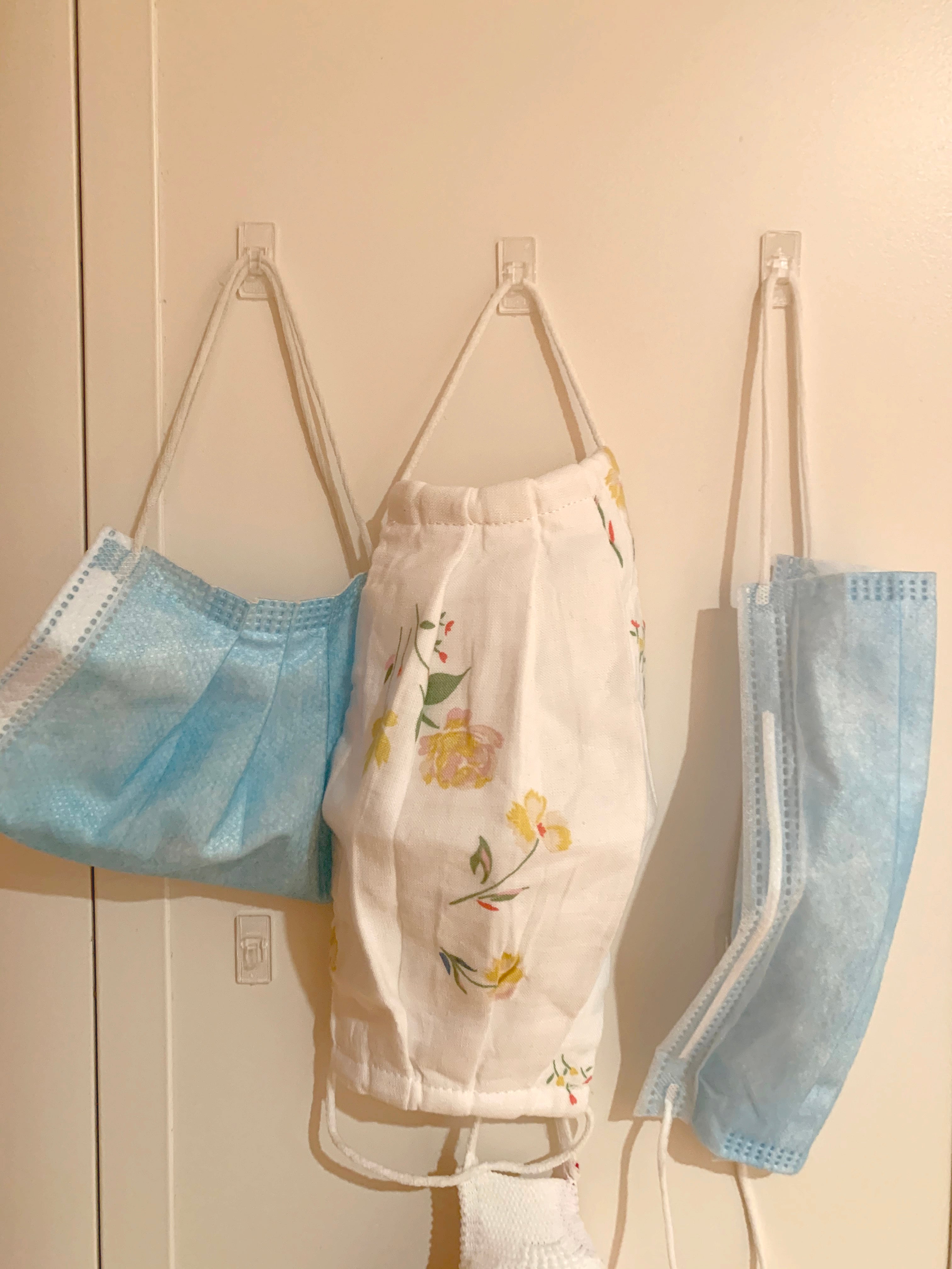 12 Miniganchos transparentes + 14 tiras adhesivas mini - 8
