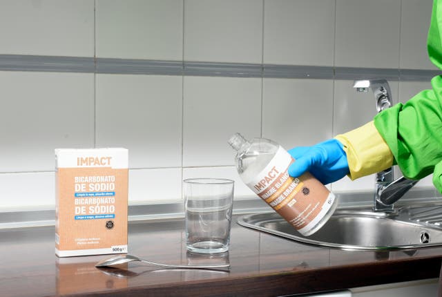 vinagra branco e bicarbonato de sódio