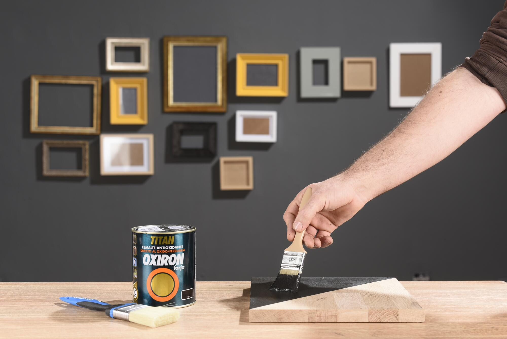 Pintura exterior color negro para hierro, reja, ventana, persiana OXIRON metalizado 750ml al disolvente aplicación directa sobre el óxido - 6