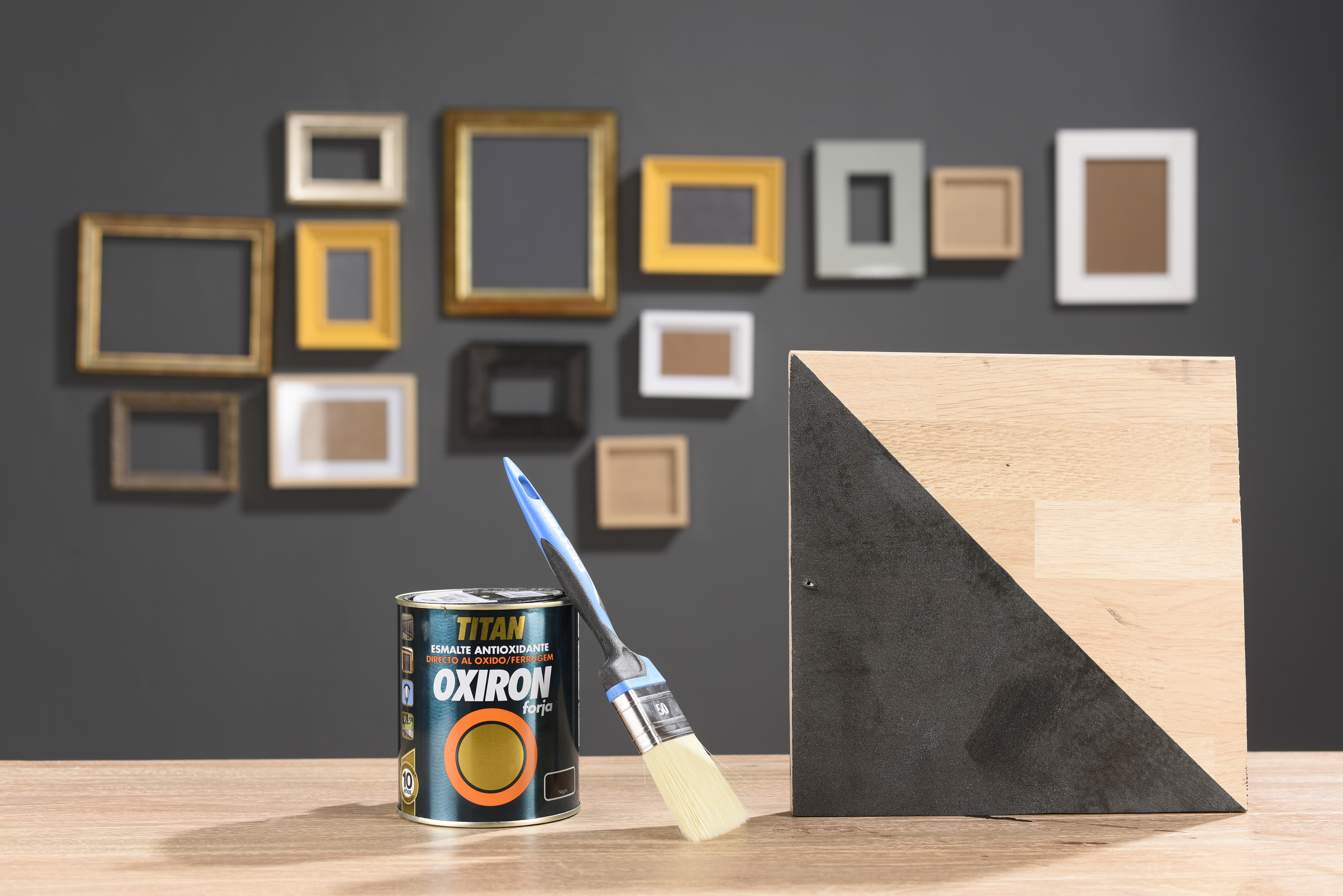 Pintura exterior color negro para hierro, reja, ventana, persiana OXIRON metalizado 750ml al disolvente aplicación directa sobre el óxido - 4