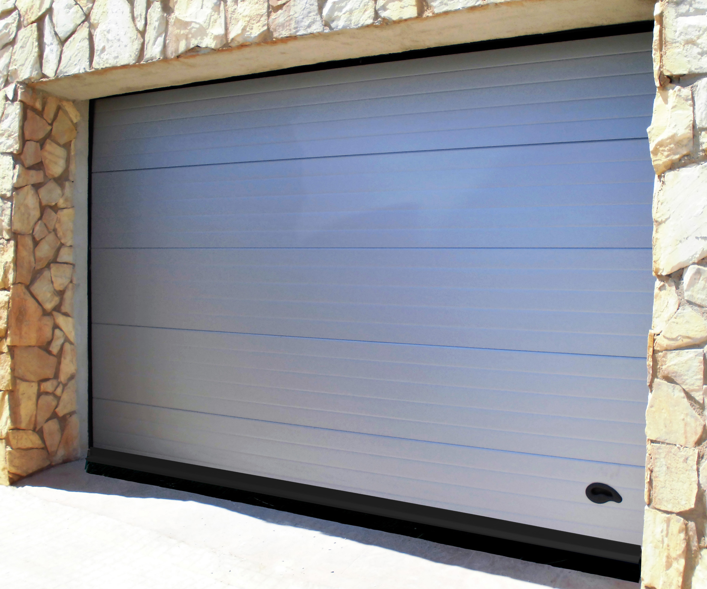 Burlete de aluminio para garaje con flecos 2. 5 m negro