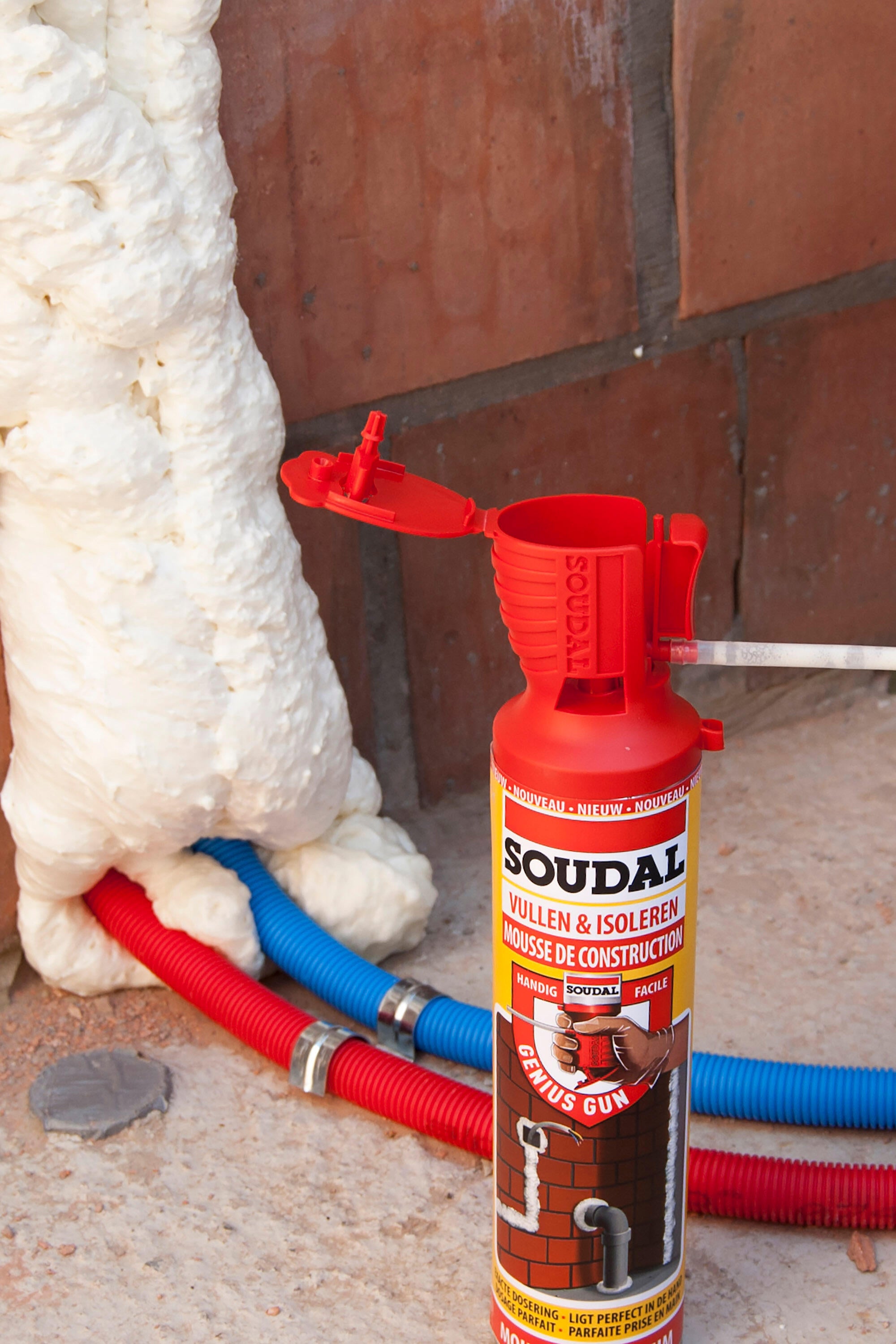 Espuma de poliuretano SOUDAL Genius Mega 600 ml para puertas, ventanas y paredes en color amarillo. Tiempo de secado 20-25 minutos. Aplicación manual. - 5