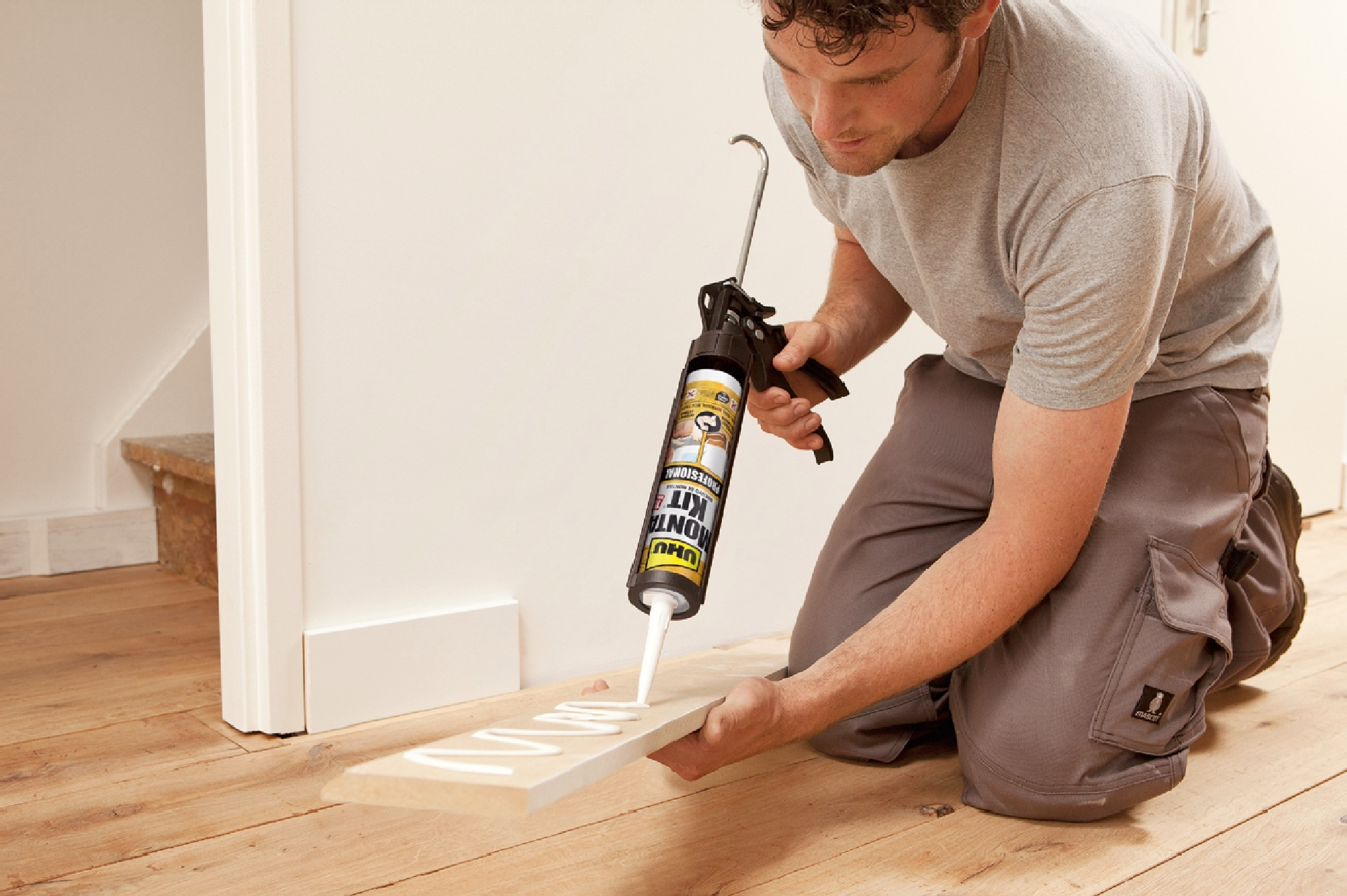 Pack de 2 adhesivos de montaje UHU Montakit profesional 290 ml beige para madera, aplicación con pistola, resistente al calor. Para fijar un material a una superficie. - 6