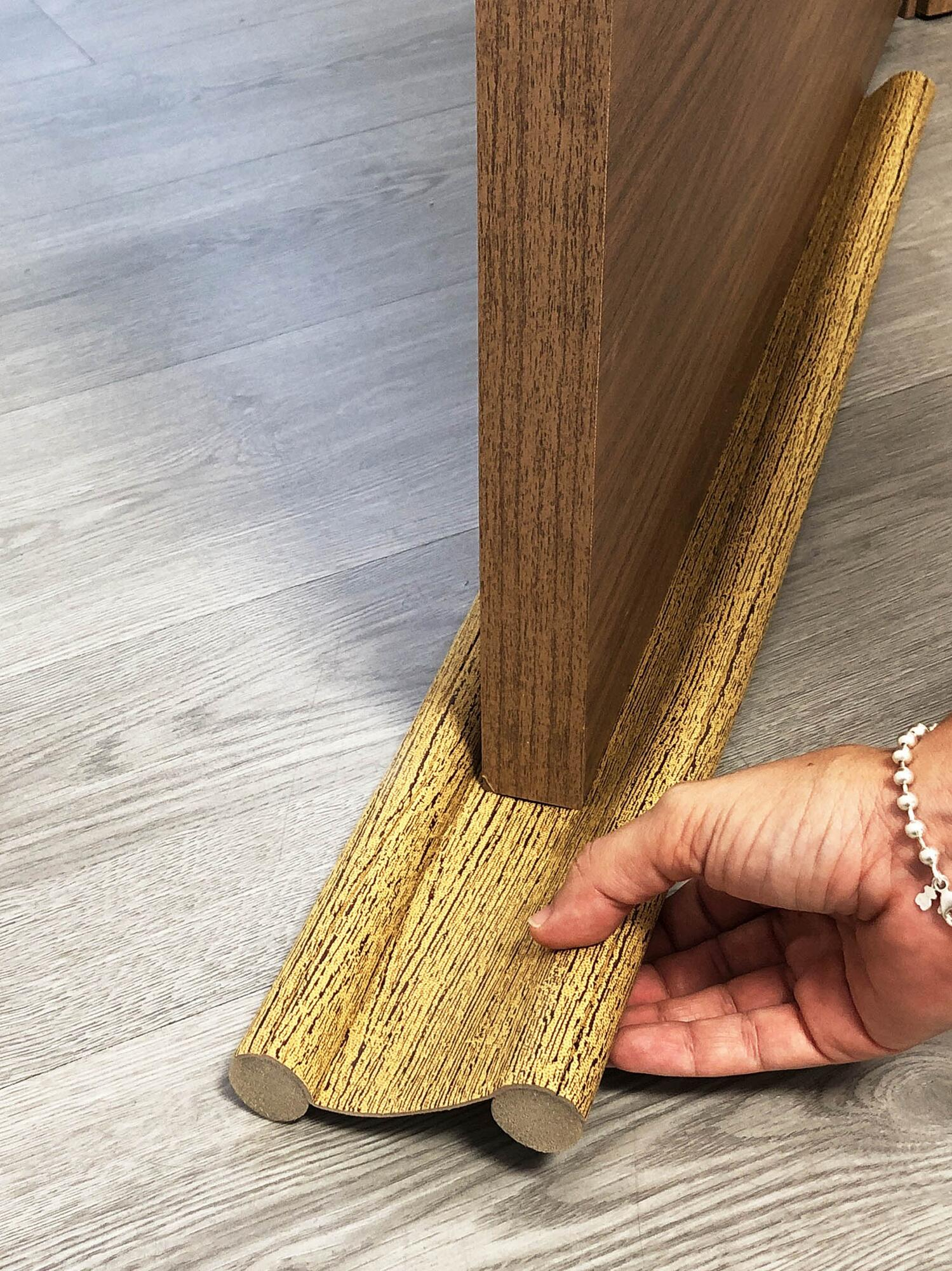 Burlete de puerta interior BURCASA doble rollo en color marrón, 105 mm de espesor x 3 cm de altura x 95 cm de longitud. Perfil junta plano. Recortable. Tipo de instalación deslizar. - 3