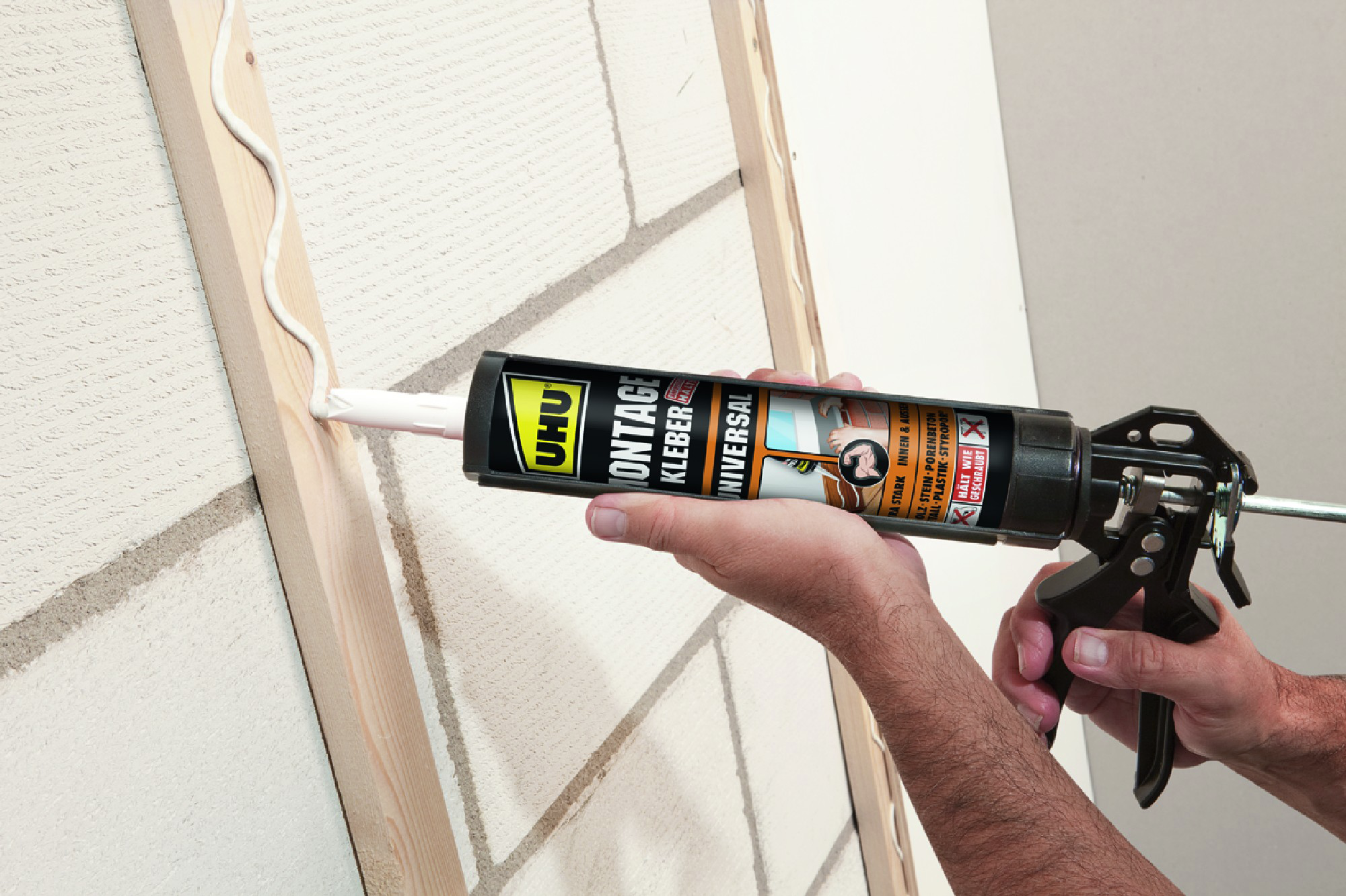 Pack de 2 adhesivos de montaje UHU Montakit profesional 290 ml beige para madera, aplicación con pistola, resistente al calor. Para fijar un material a una superficie. - 4