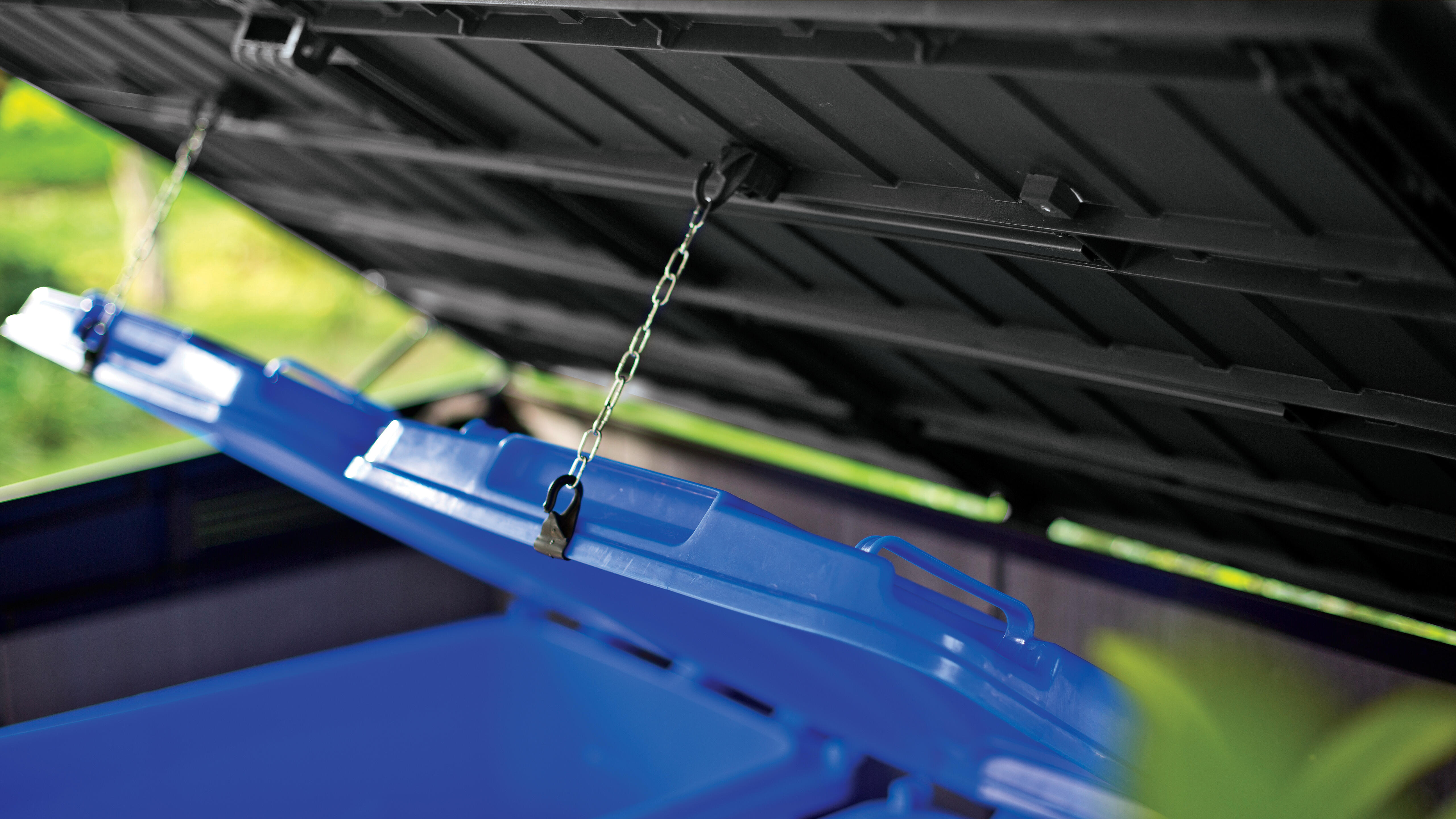 Arcón de resina para exterior KETER 232427 190.5 x 132.5 x 109.3 cm y capacidad de 2020 L - 17