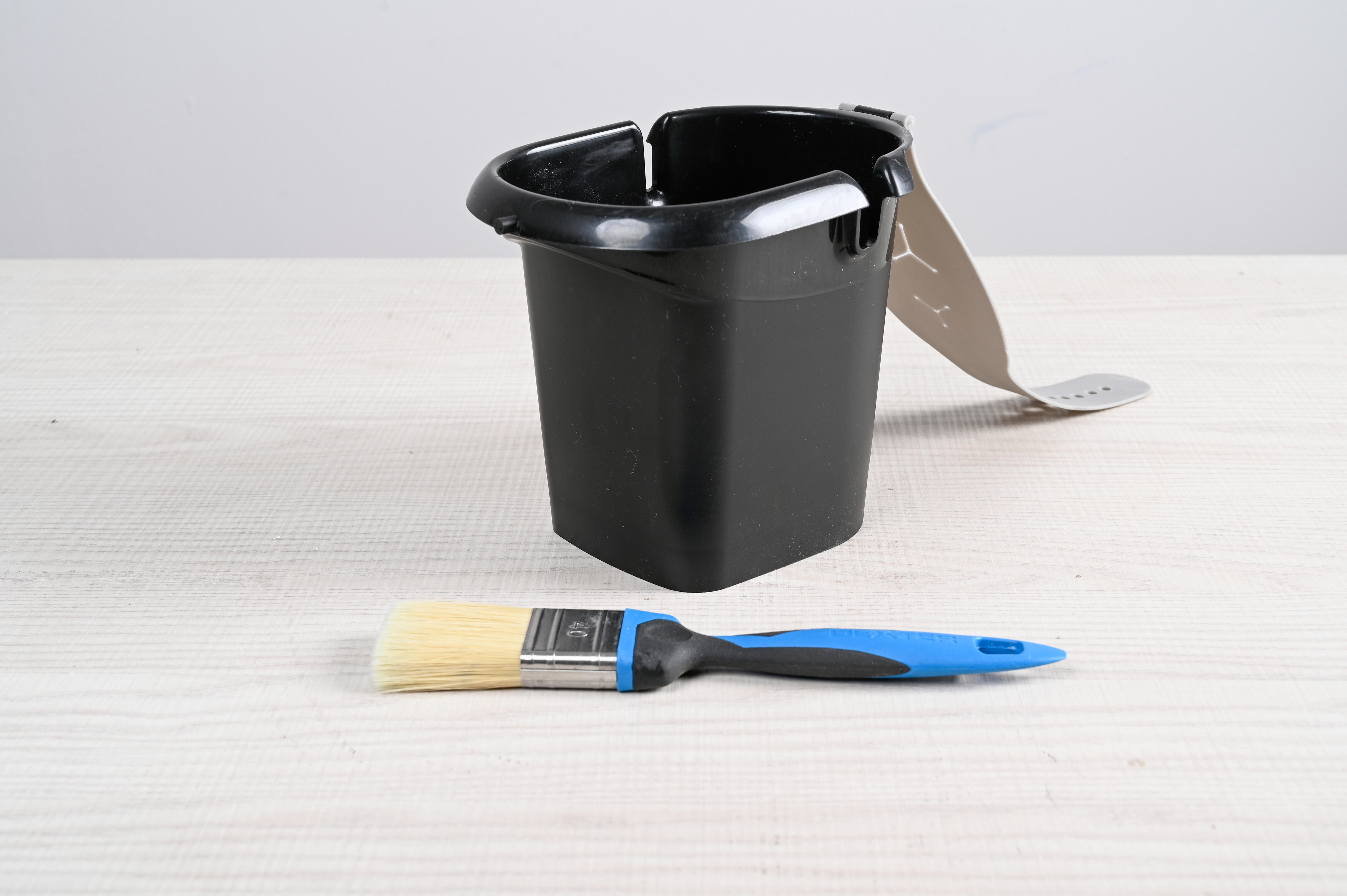 Cubeta de pintura rectangular DEXTER 0.75 litros negro. Con escurridor - 10