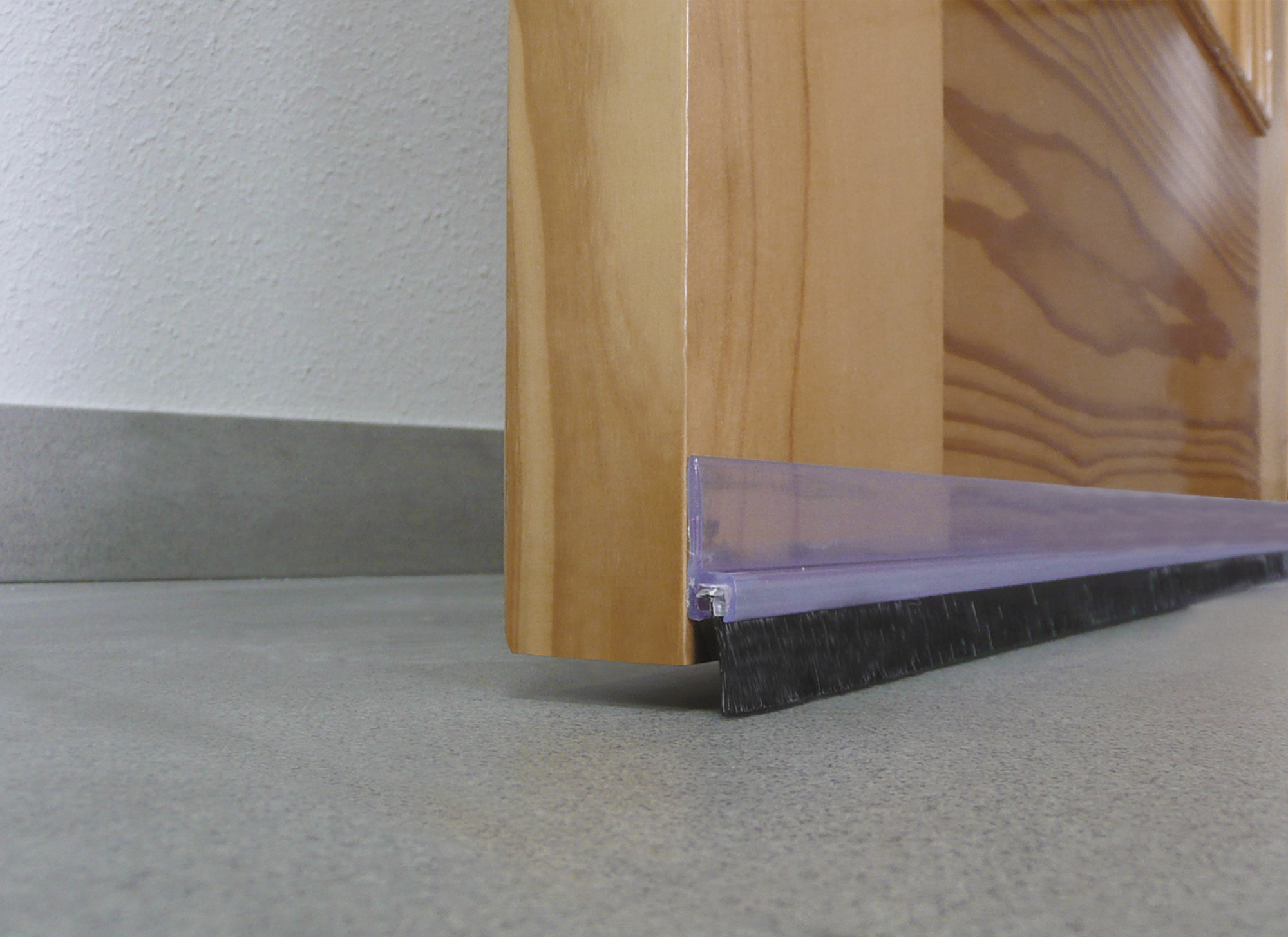 Burlete de puerta interior BURCASA flecos en color incoloro, 8 mm de espesor x 3.8 cm de altura x 100 cm de longitud. Recortable. Tipo de instalación encolado. - 3