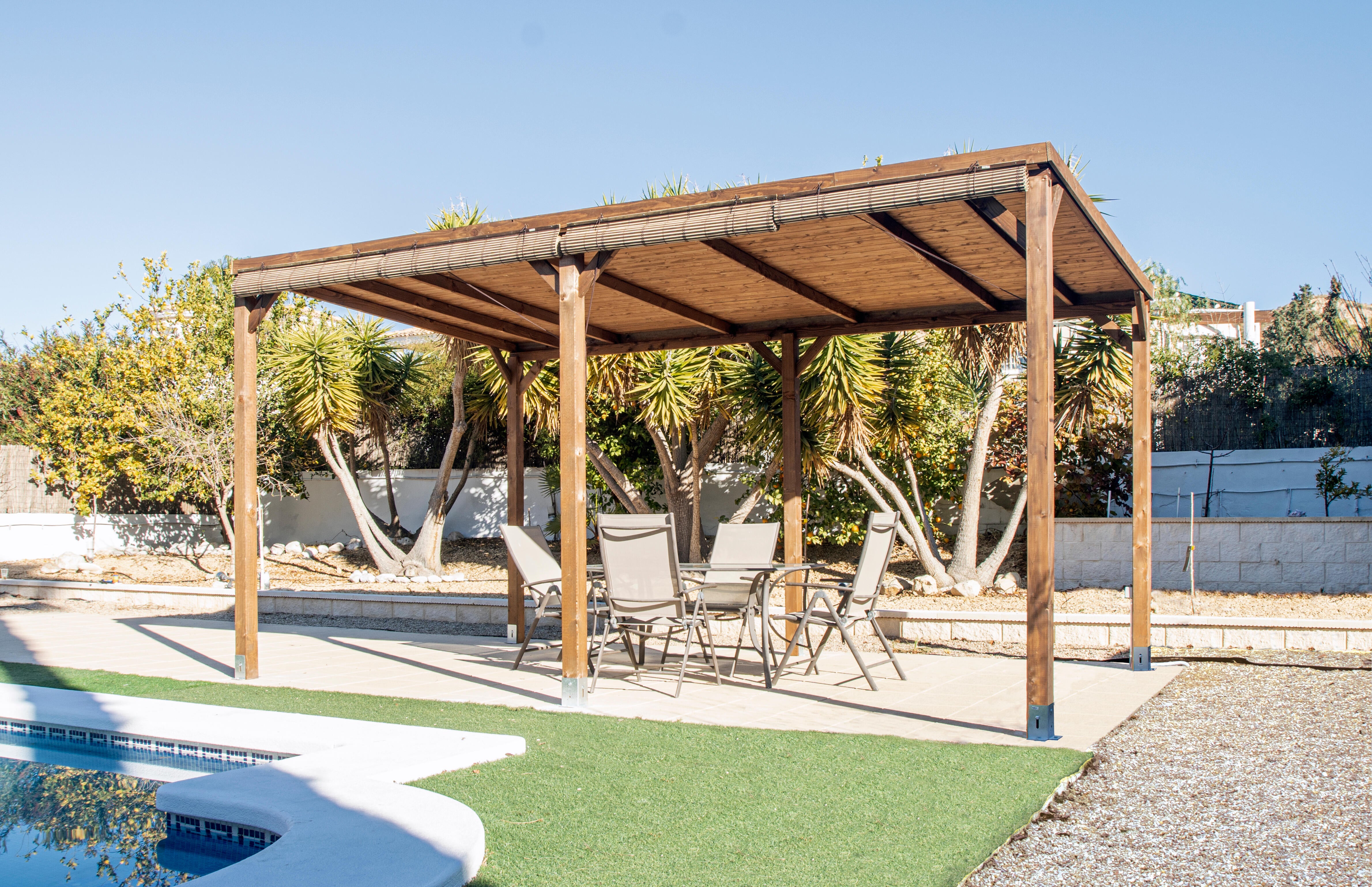 pergola de madera con cubierta mausa aitana de 500 x 300 cm marron