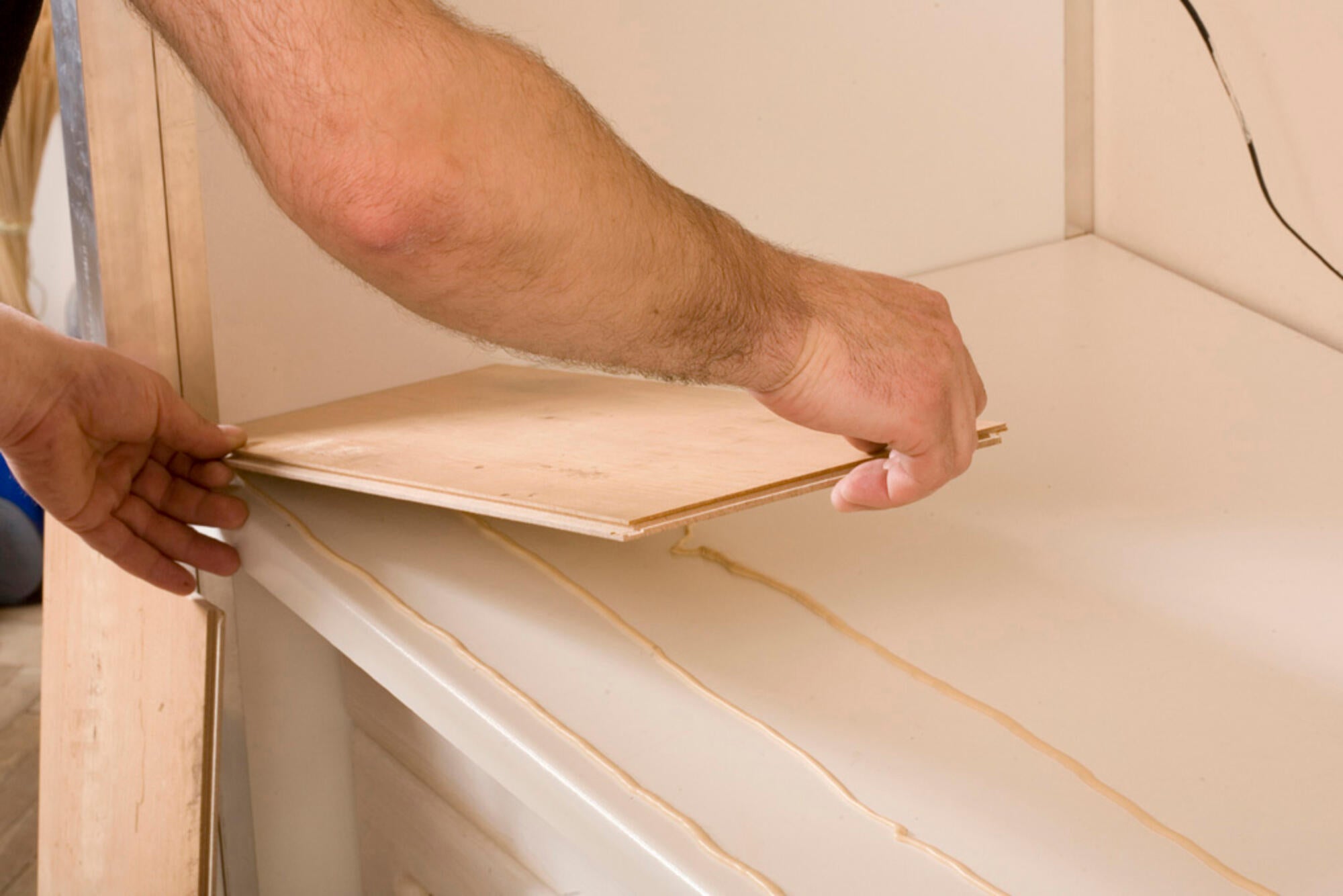 Adhesivo de montaje PATTEX NMC 600 Montafix 300 ml beige para madera, hormigón, aplicación con pistola, resiste a las heladas. Para fijar un material a una superficie. - 3