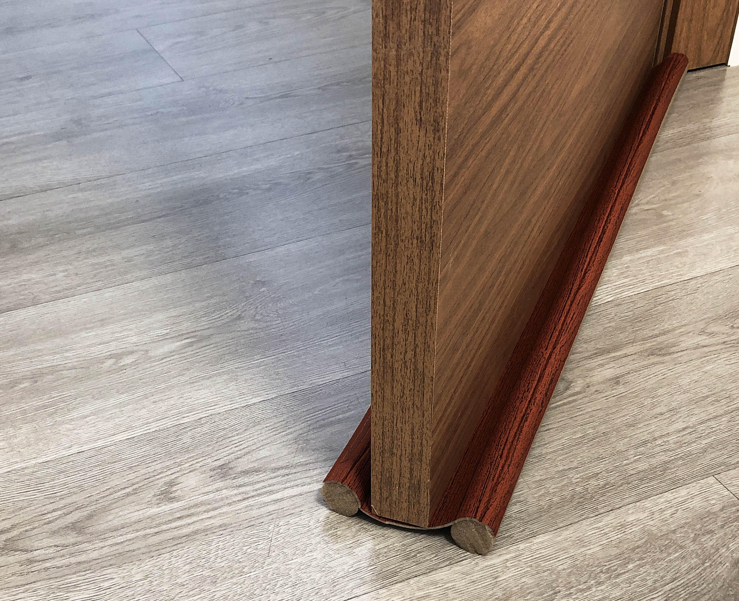 Burlete de puerta interior BURCASA doble rollo en color marrón, 105 mm de espesor x 3 cm de altura x 95 cm de longitud. Perfil junta plano. Recortable. Tipo de instalación deslizar. - 4