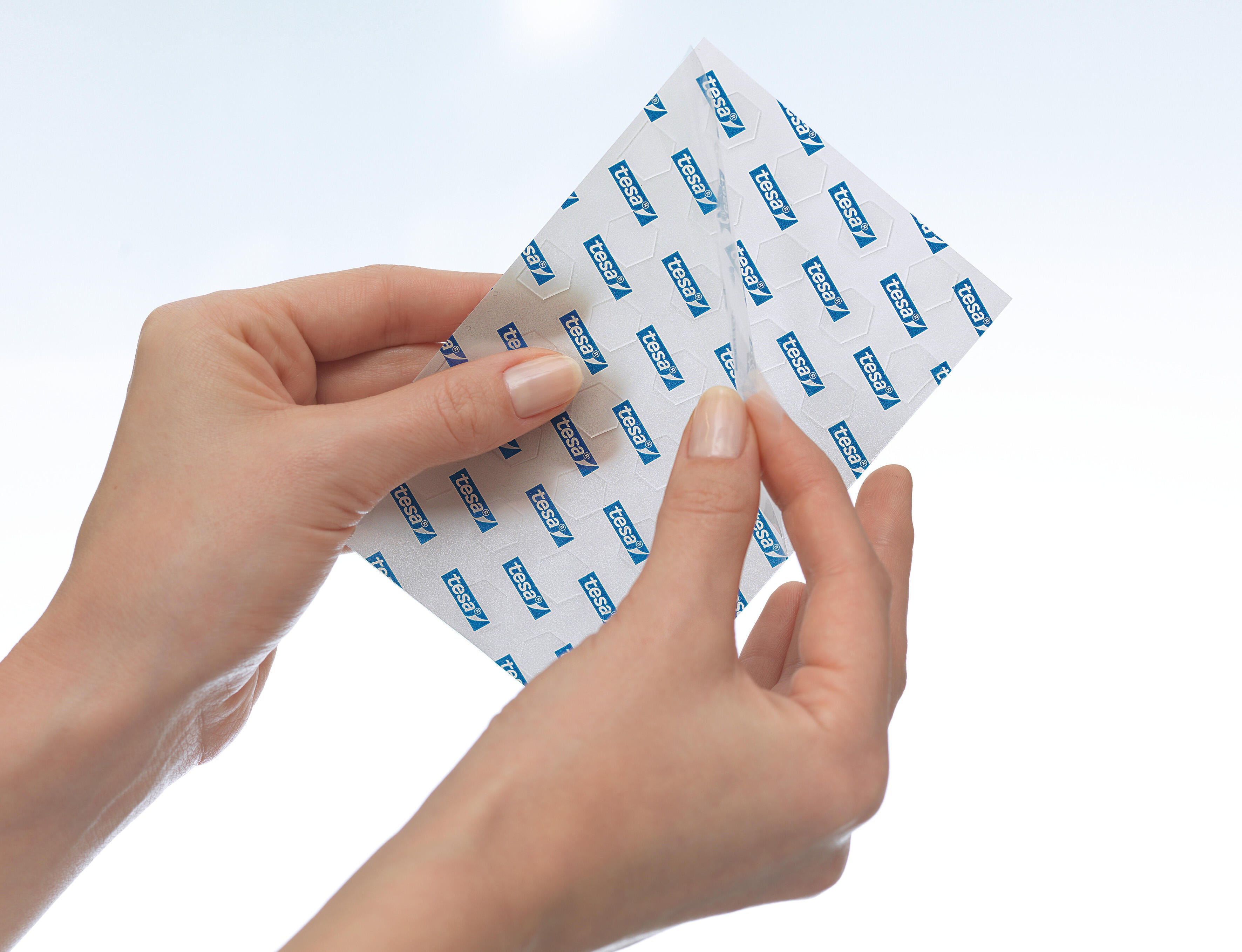 Tira adesiva TESA REUTILIZÁVEL TRANSPARENTE - 2