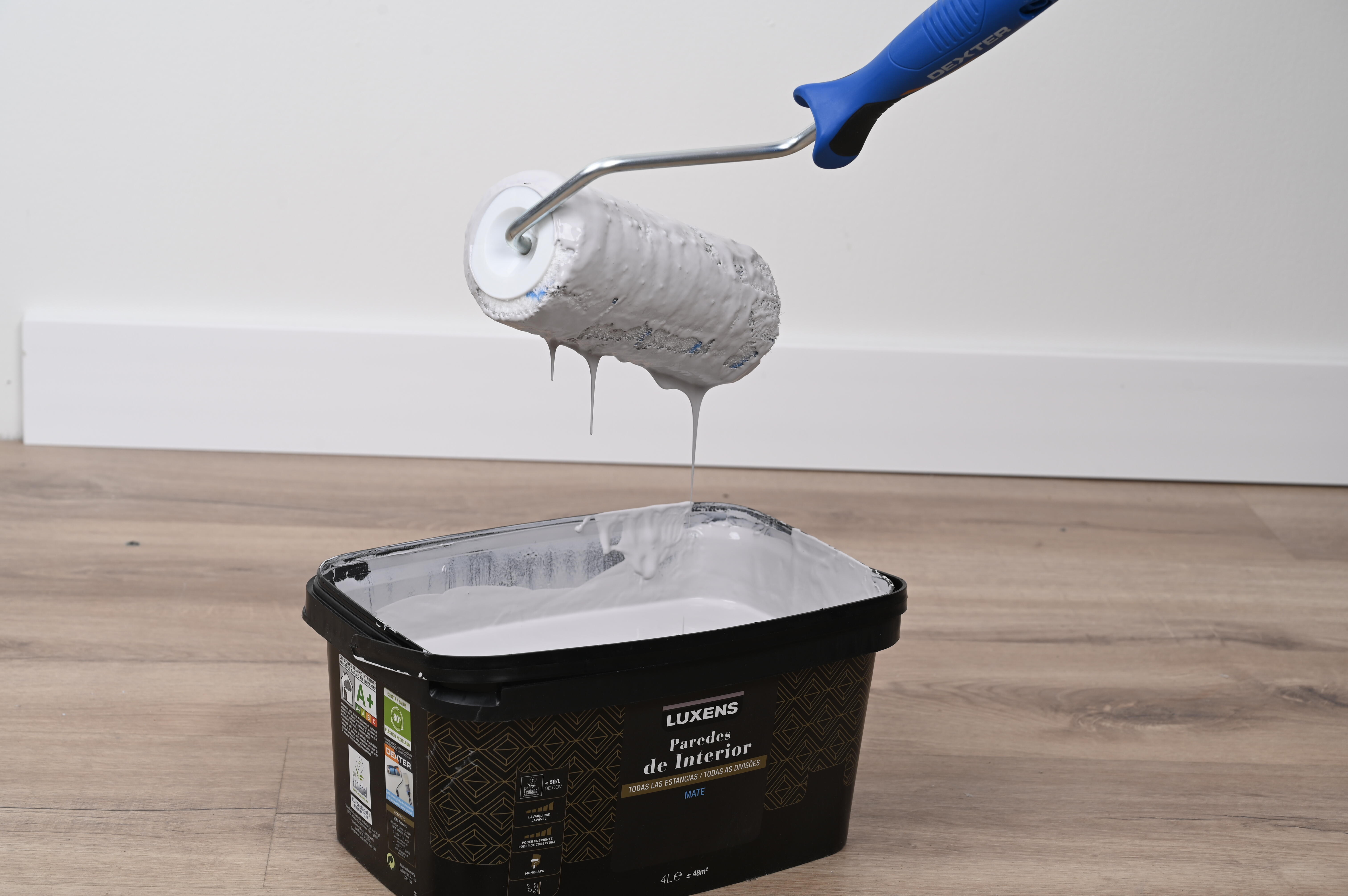 Lote de rodillos para pintar superficies lisas, aplicar capas base y para lugares con difícil acceso DEXTER de 180 mm de anchura, 55 mm de diámetro, pelo medio (5 mm a 12 mm). Fibra de poliéster. Varilla de aluminio. - 9