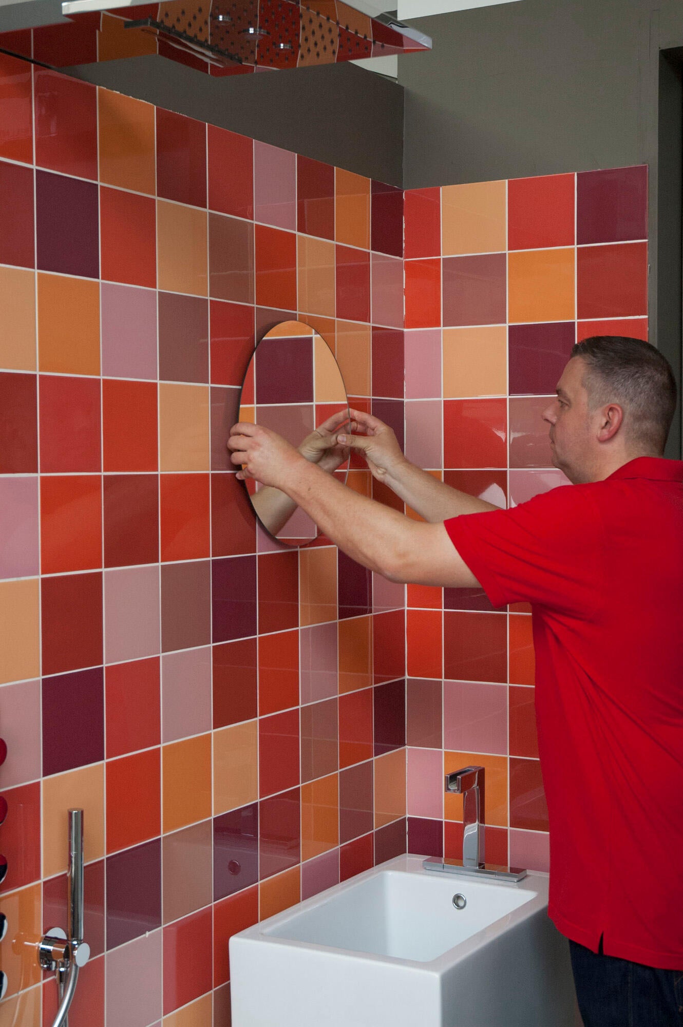 Adhesivo de montaje SOUDAL T-REX POWER 290 ml negro para madera, hormigón, aplicación con pistola, resiste a las torsiones. Para fijar un material a una superficie. - 4