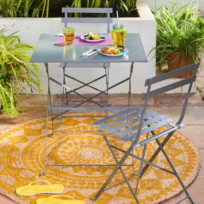 Jardines, terrazas y balcones mini necesitan este conjunto de mesa y sillas  de La Redoute