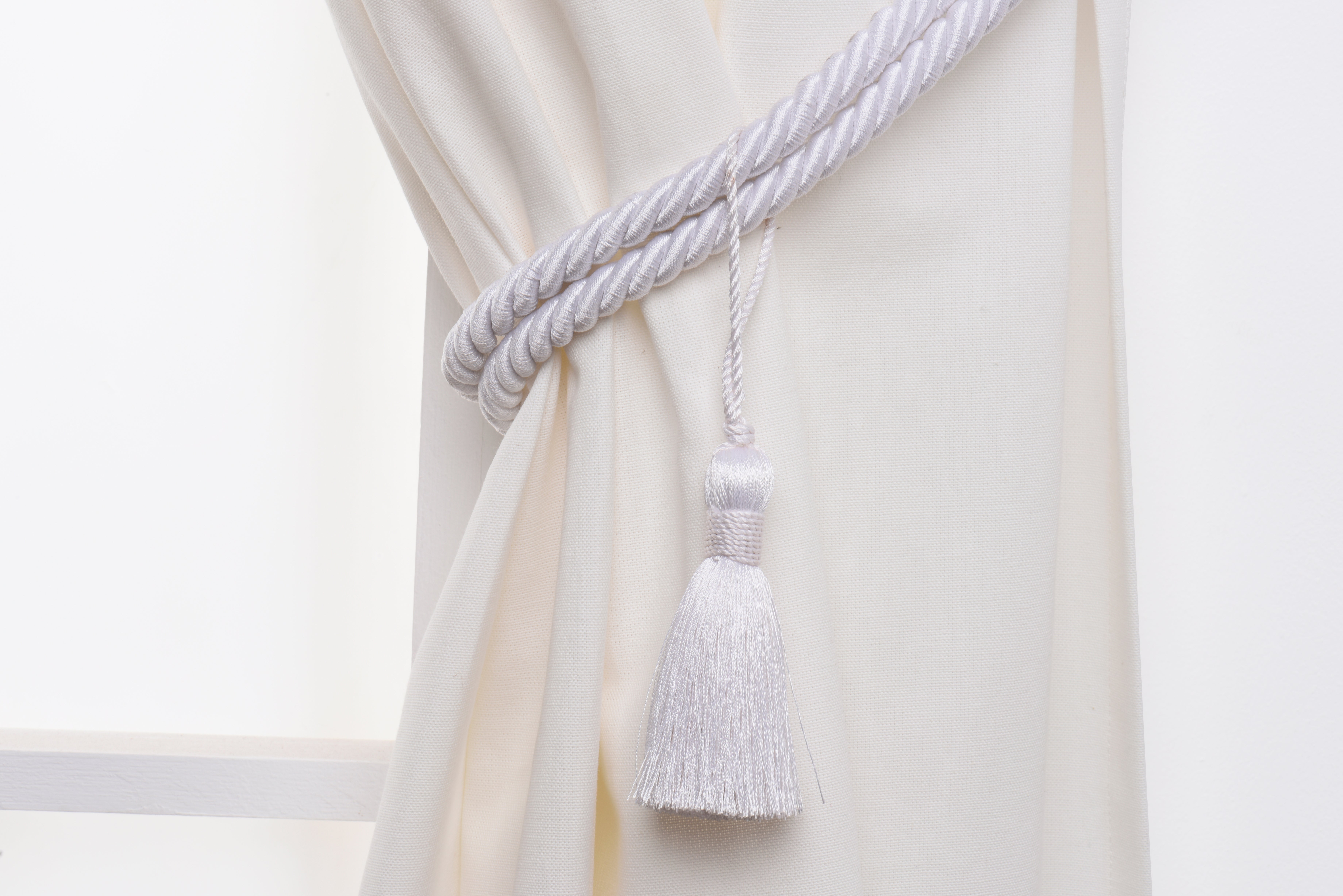 Borla abrazadera de pasamanería para cortinasatén blanco de 10 cm - 4
