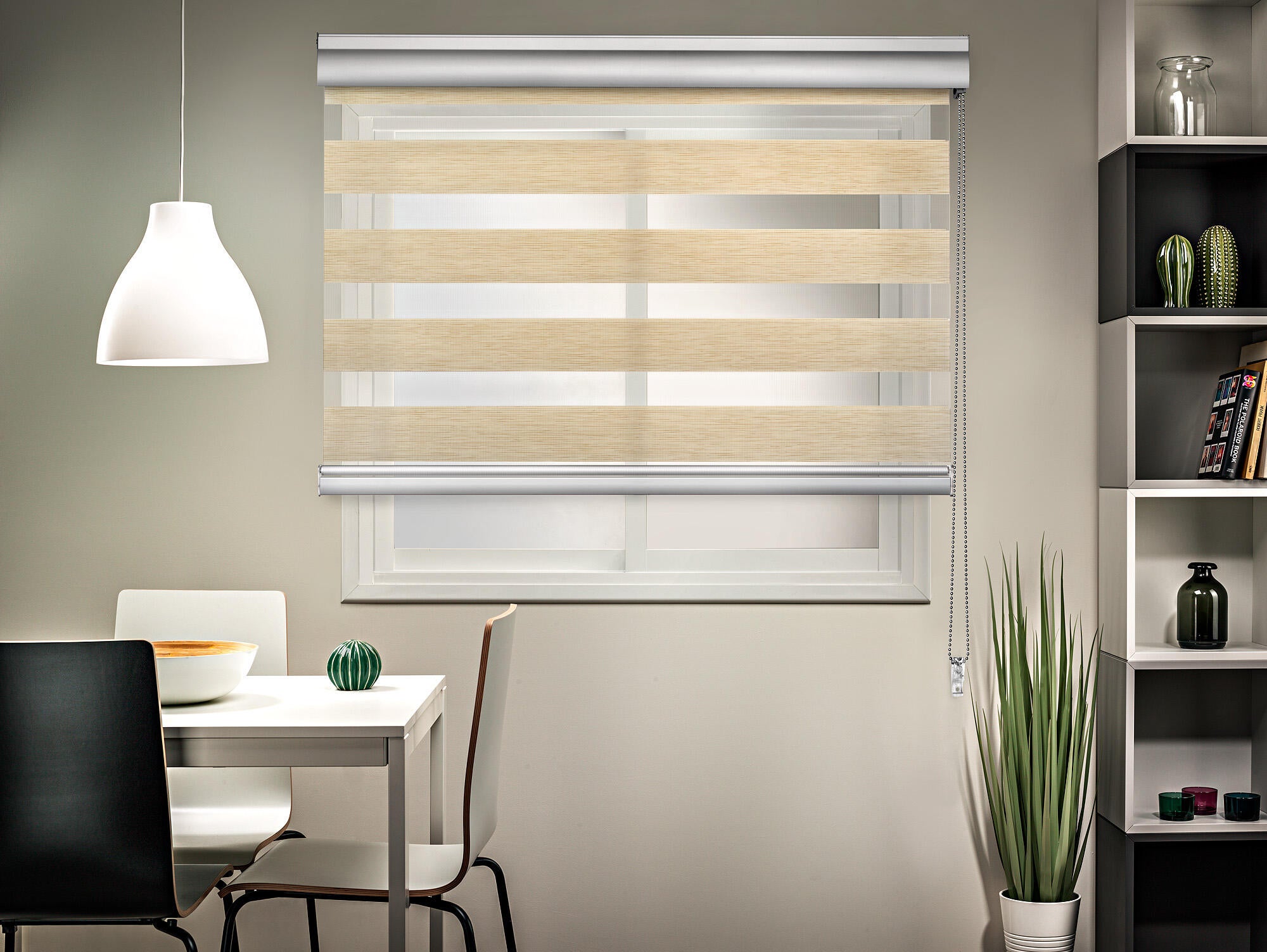 Estor enrollable noche/día térmico con cadena top lino poliéster con líneas beige lino de 90x250cm