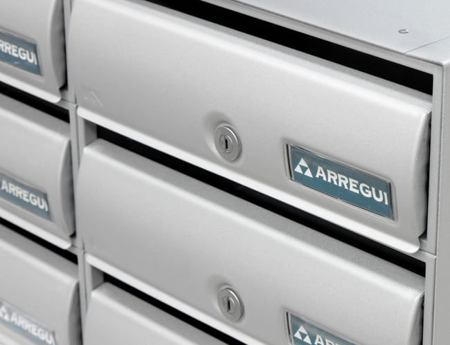 Buzon de comunidad acero en plata mate de 12x34.5x25 cm Leroy Merlin