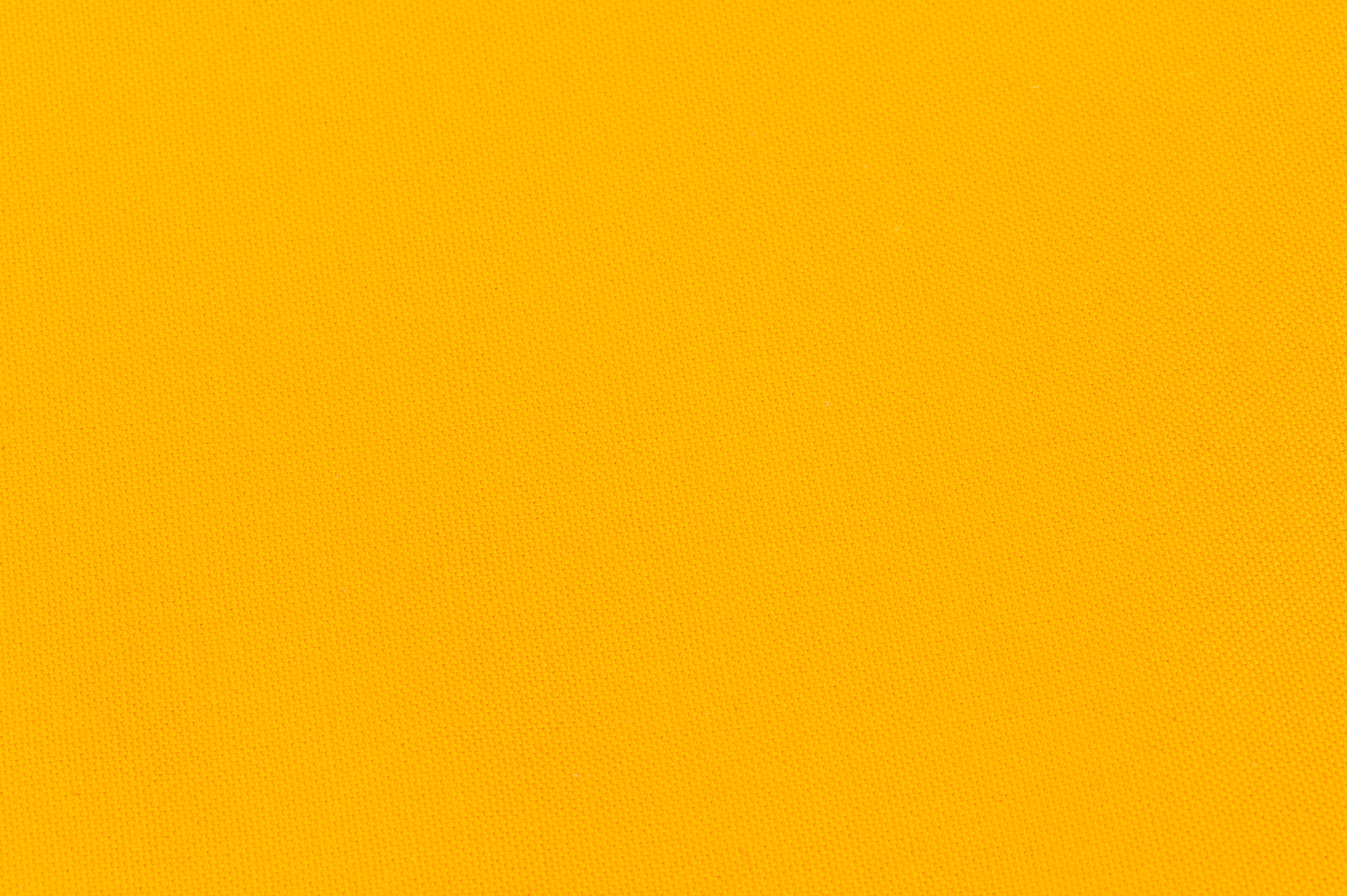 Amarelo / dourado