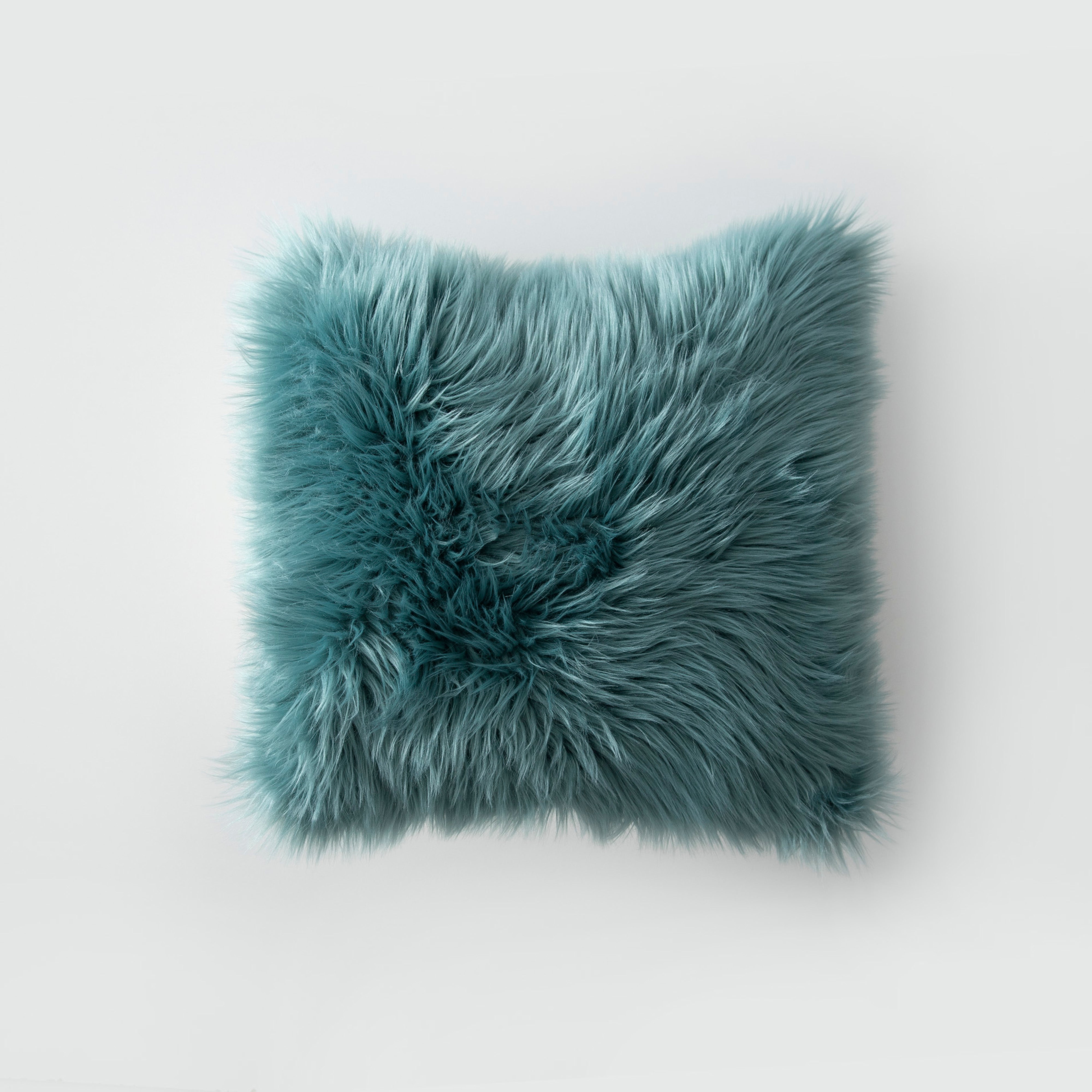 Cojín acrílico pelo largo turquesa 45 x 45 cm