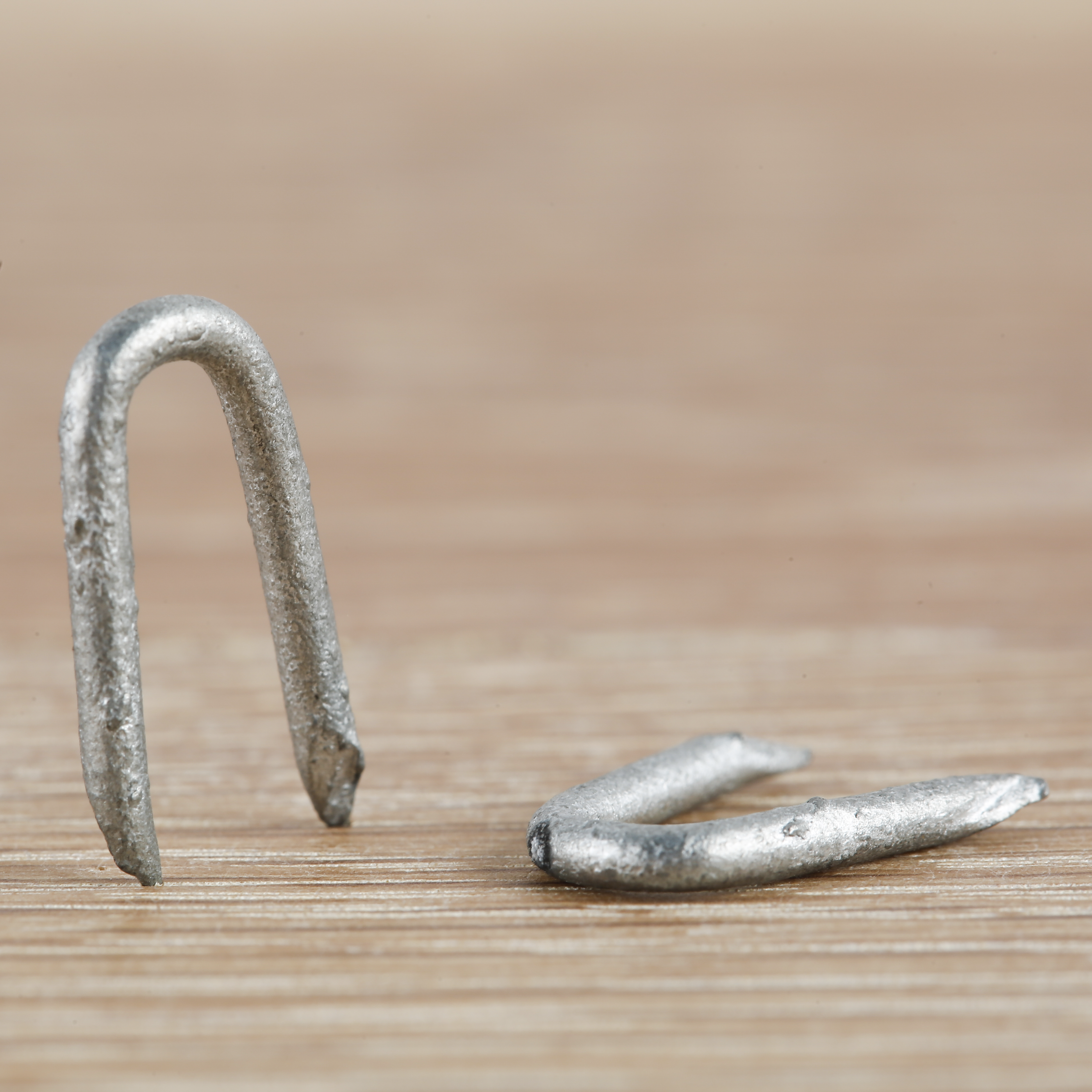 35 clavos con forma de u de acero y 25 mm de longitud - 6